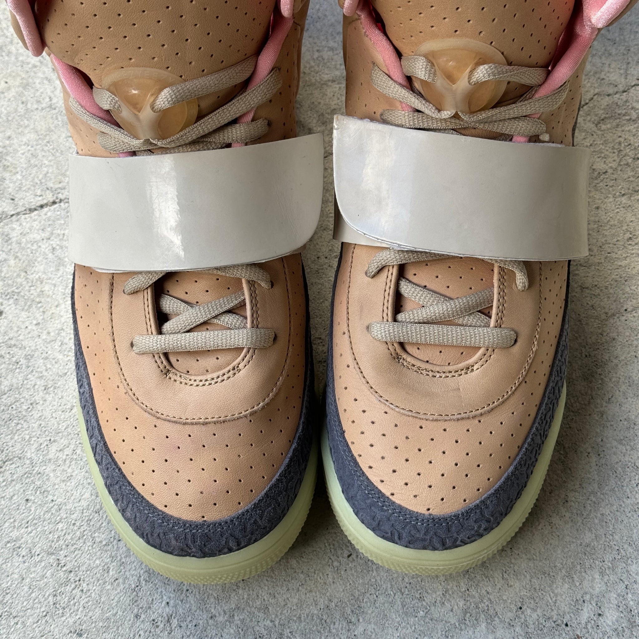 12 US - DS NIKE AIR YEEZY 1 NET TAN W BOX 2009