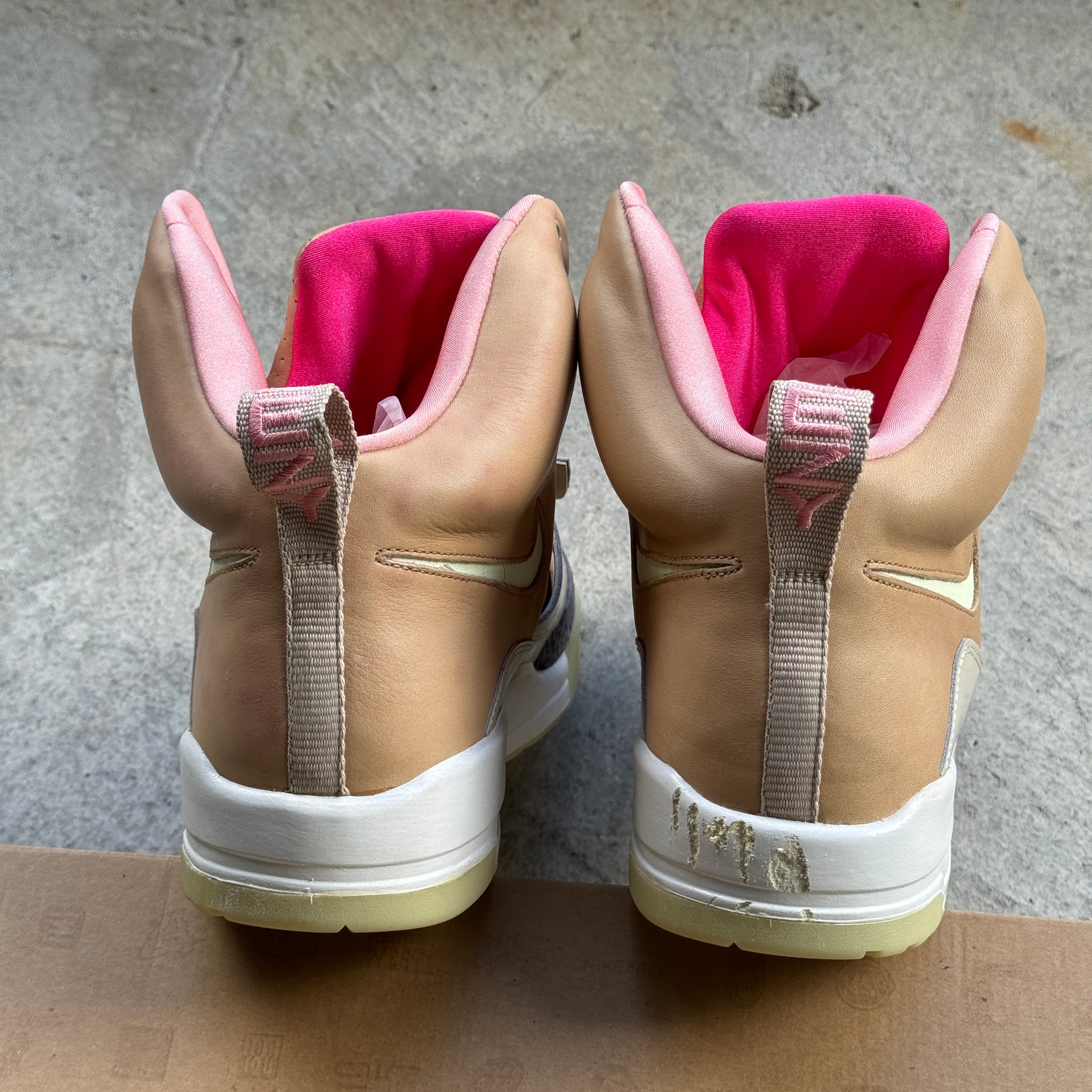 12 US - DS NIKE AIR YEEZY 1 NET TAN W BOX 2009