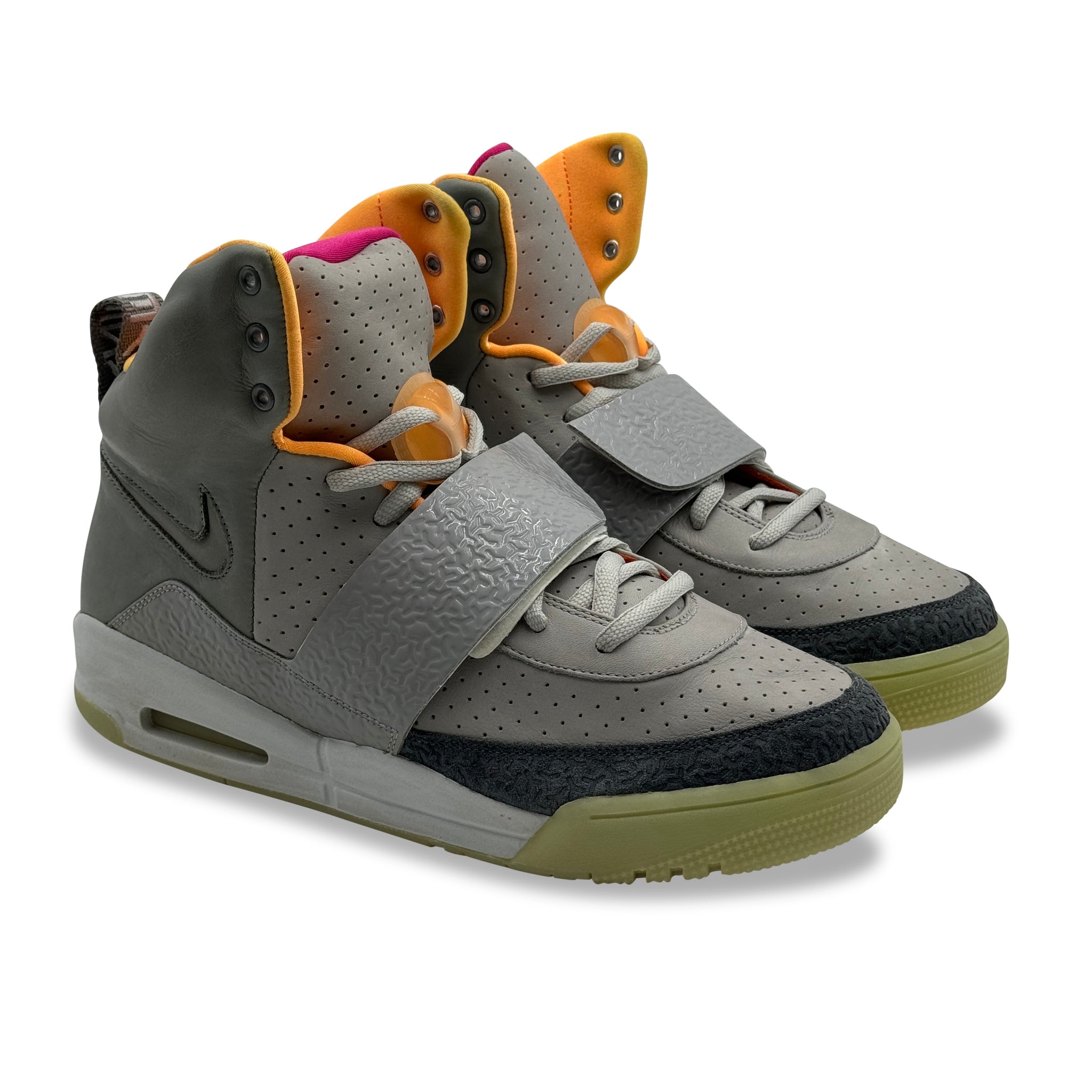 12 US - DS NIKE AIR YEEZY 1 ZEN GREY W BOX 2009