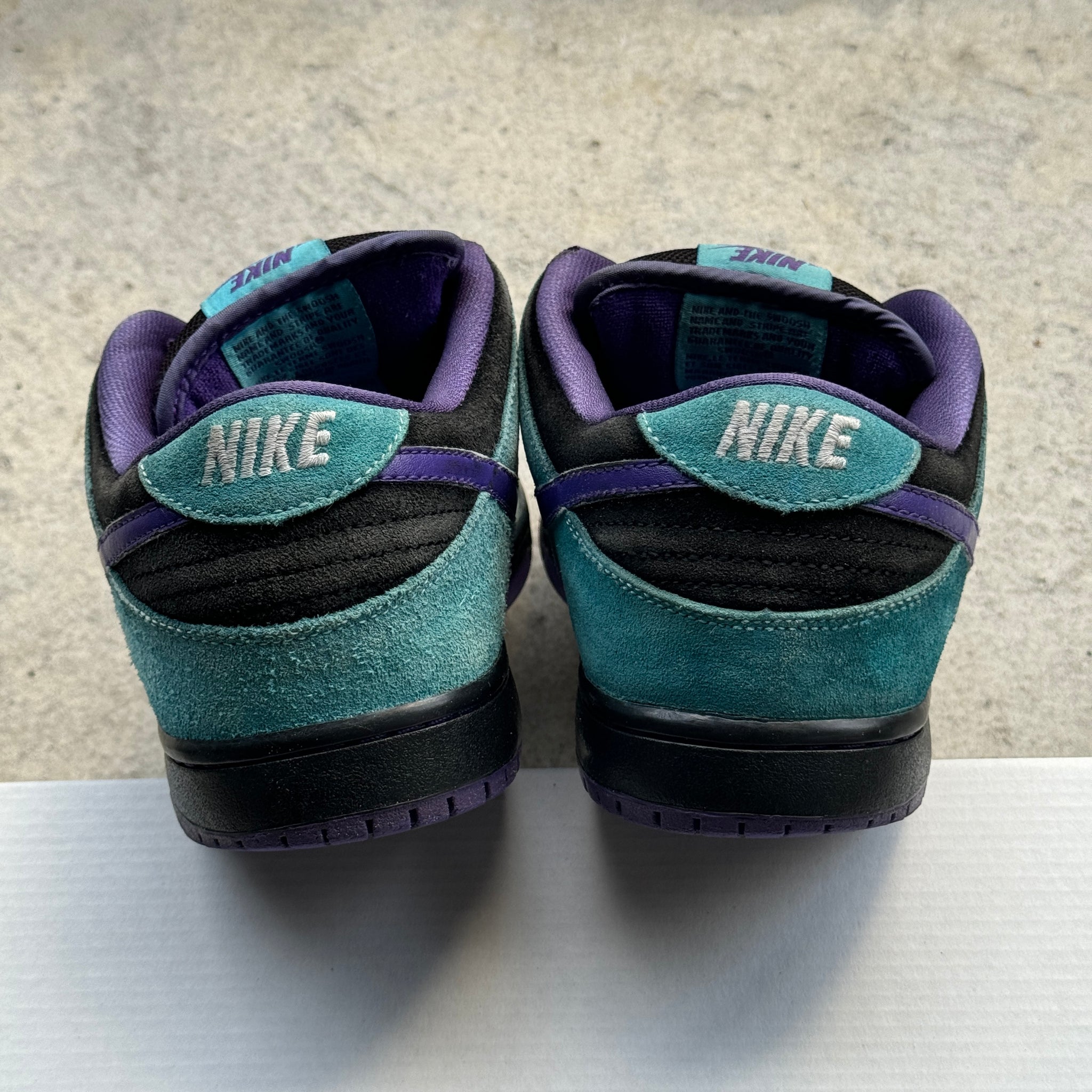 8.5 US - NIKE SB DUNK LOW SKELETOR 2011