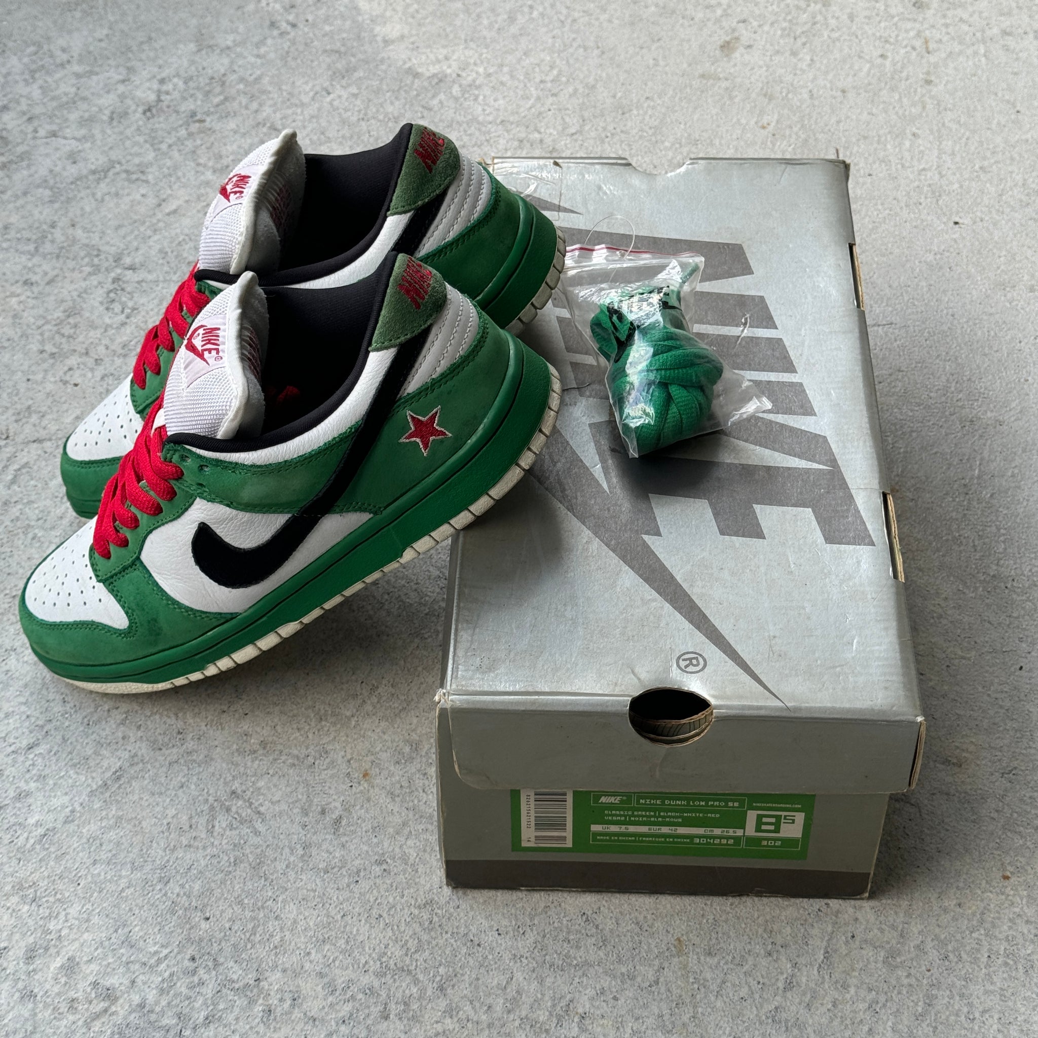 8.5 US - NIKE SB DUNK LOW HEINEKEN  W BOX 2003