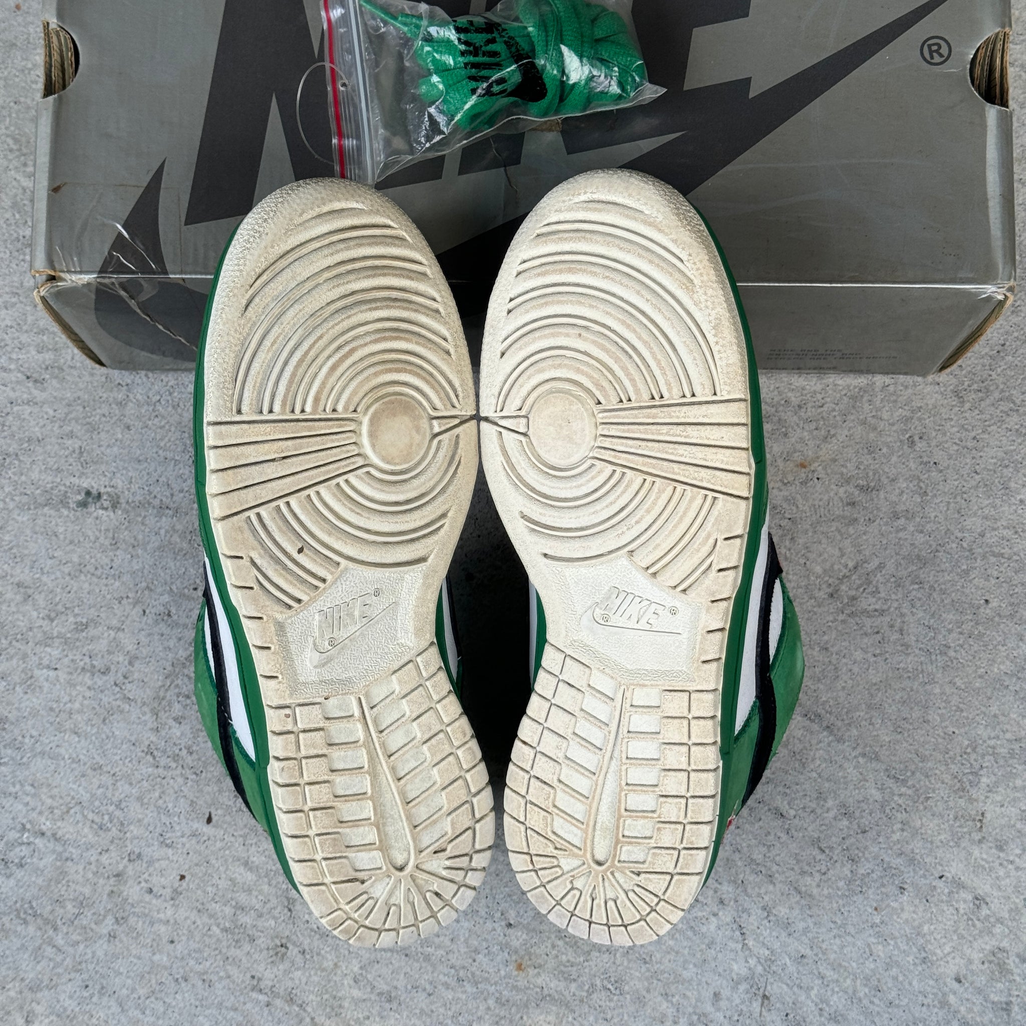 8.5 US - NIKE SB DUNK LOW HEINEKEN  W BOX 2003