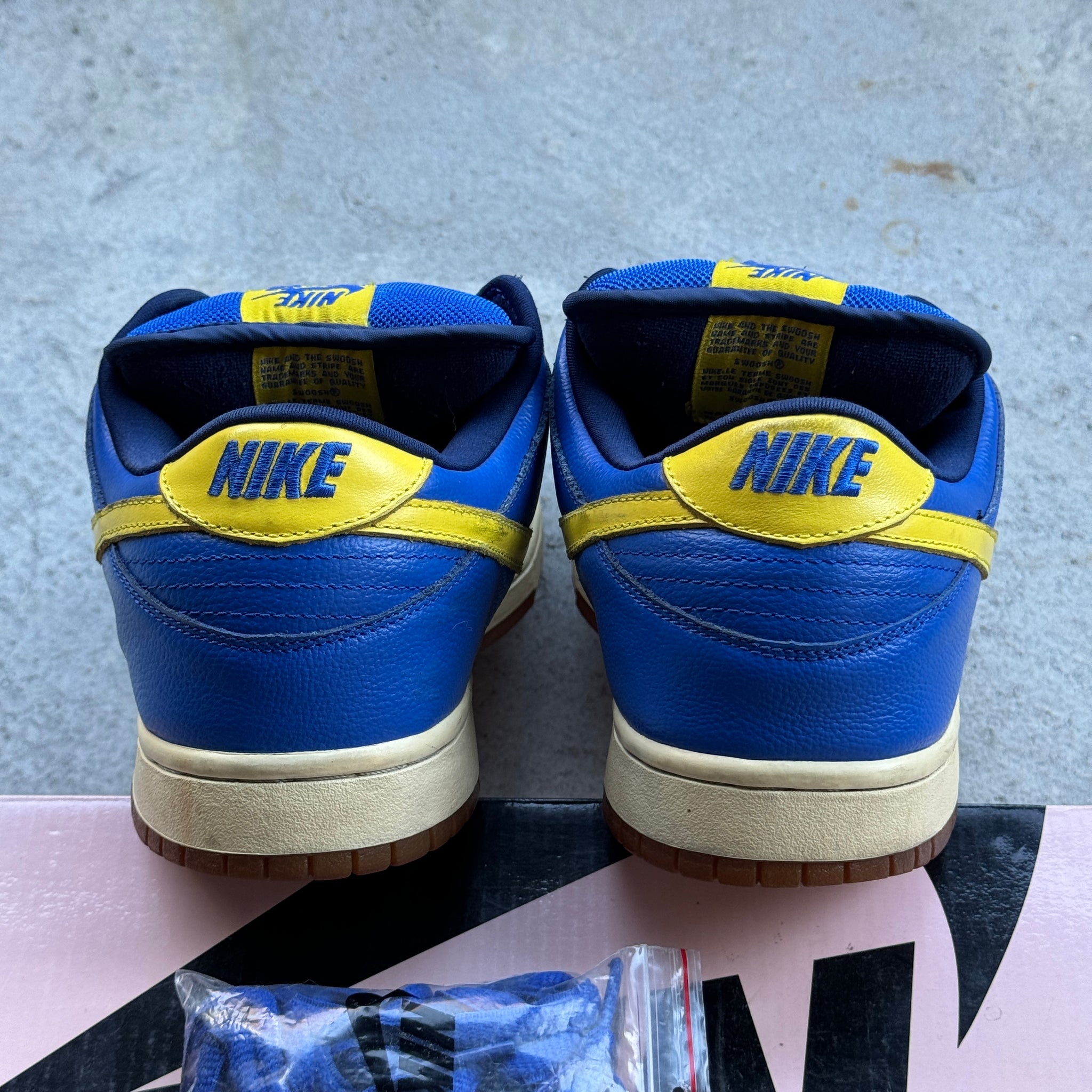 13 US - NIKE SB DUNK LOW BOCA JUNIORS W BOX 2005