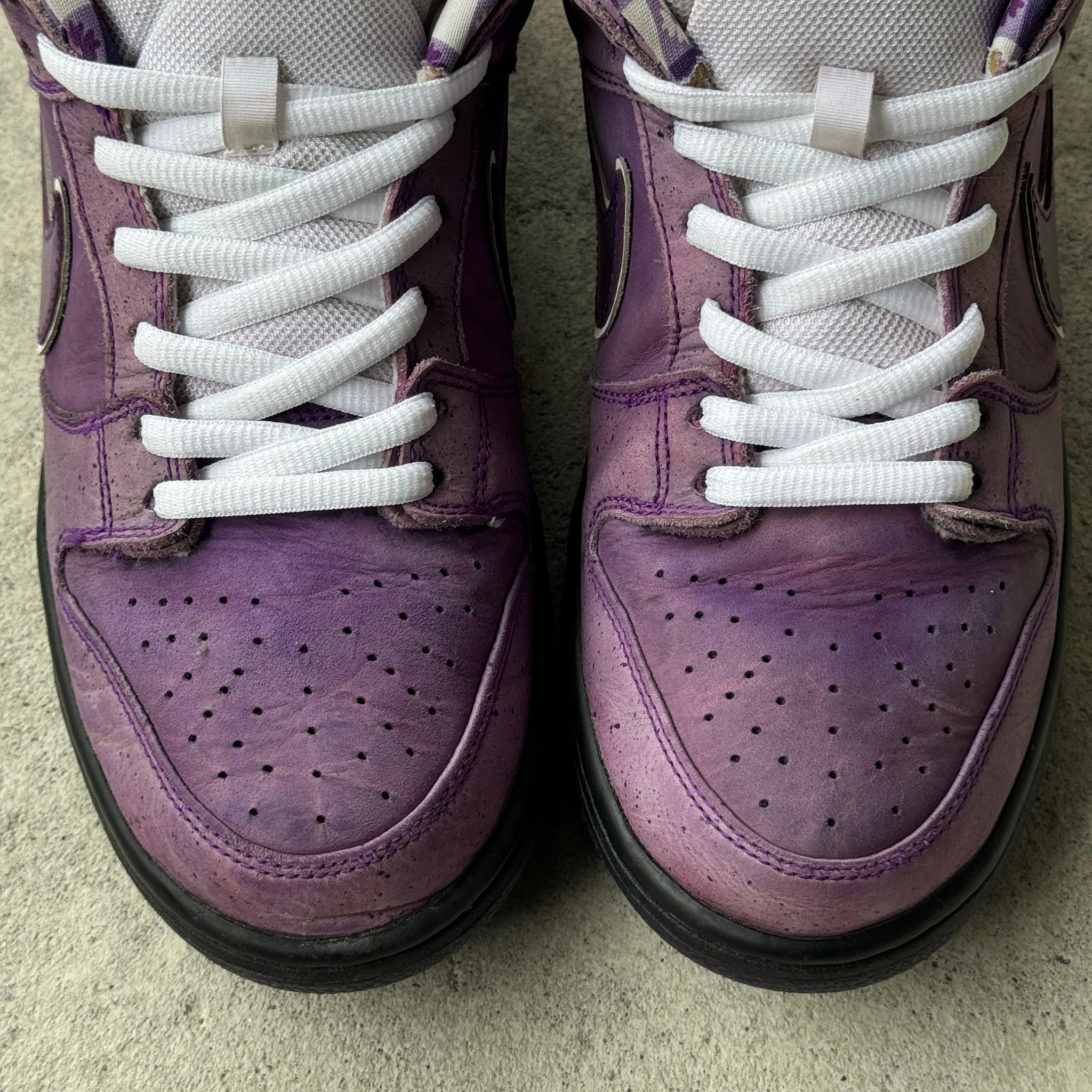 10.5 US - NIKE SB DUNK LOW PURPLE LOBSTER 2018