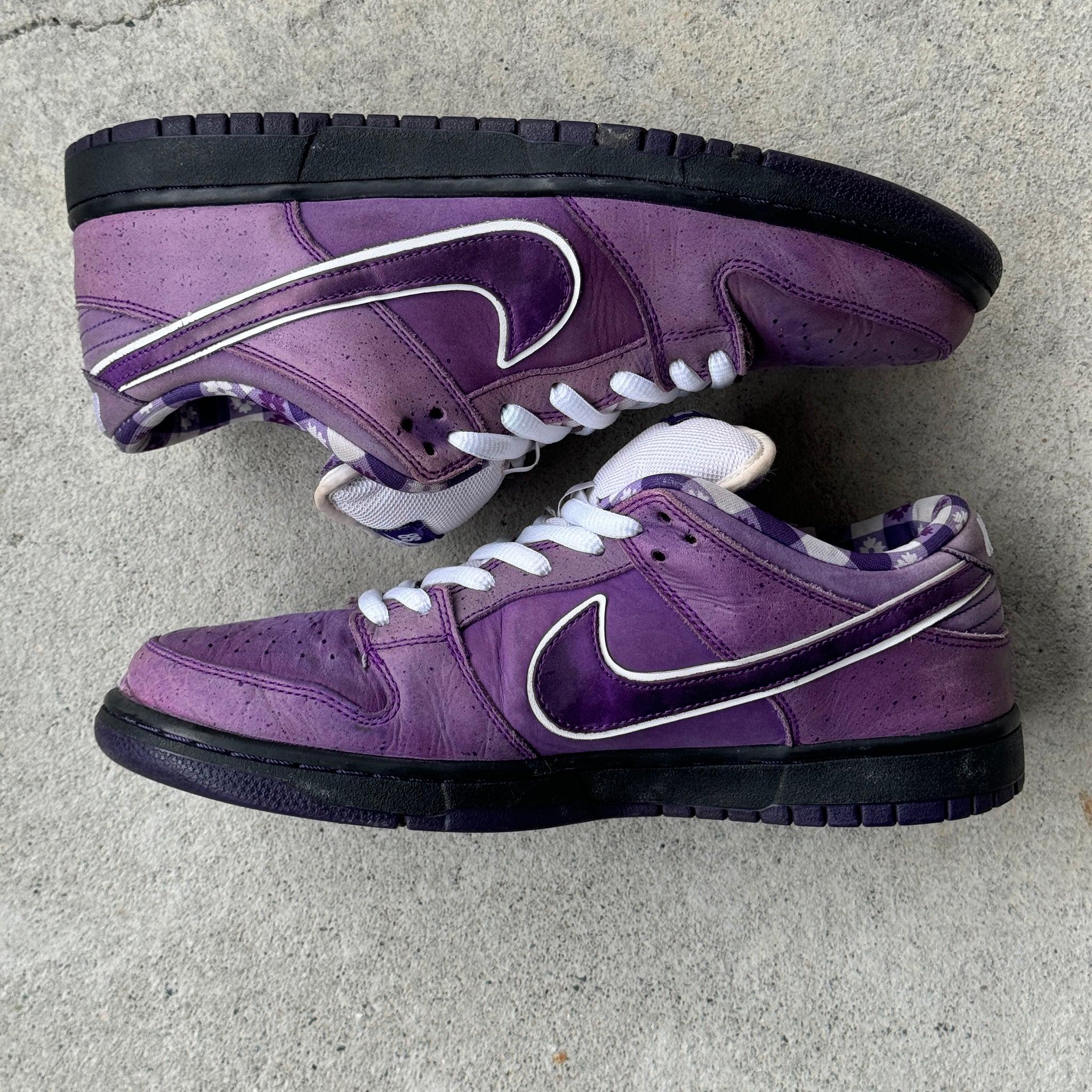 10.5 US - NIKE SB DUNK LOW PURPLE LOBSTER 2018