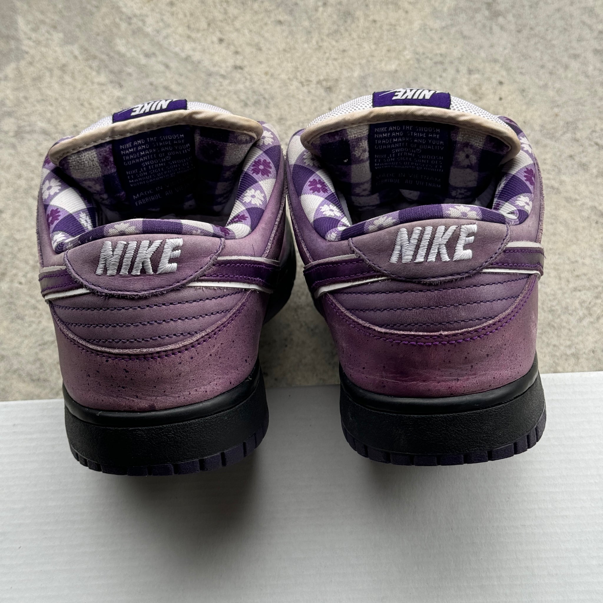 10.5 US - NIKE SB DUNK LOW PURPLE LOBSTER 2018