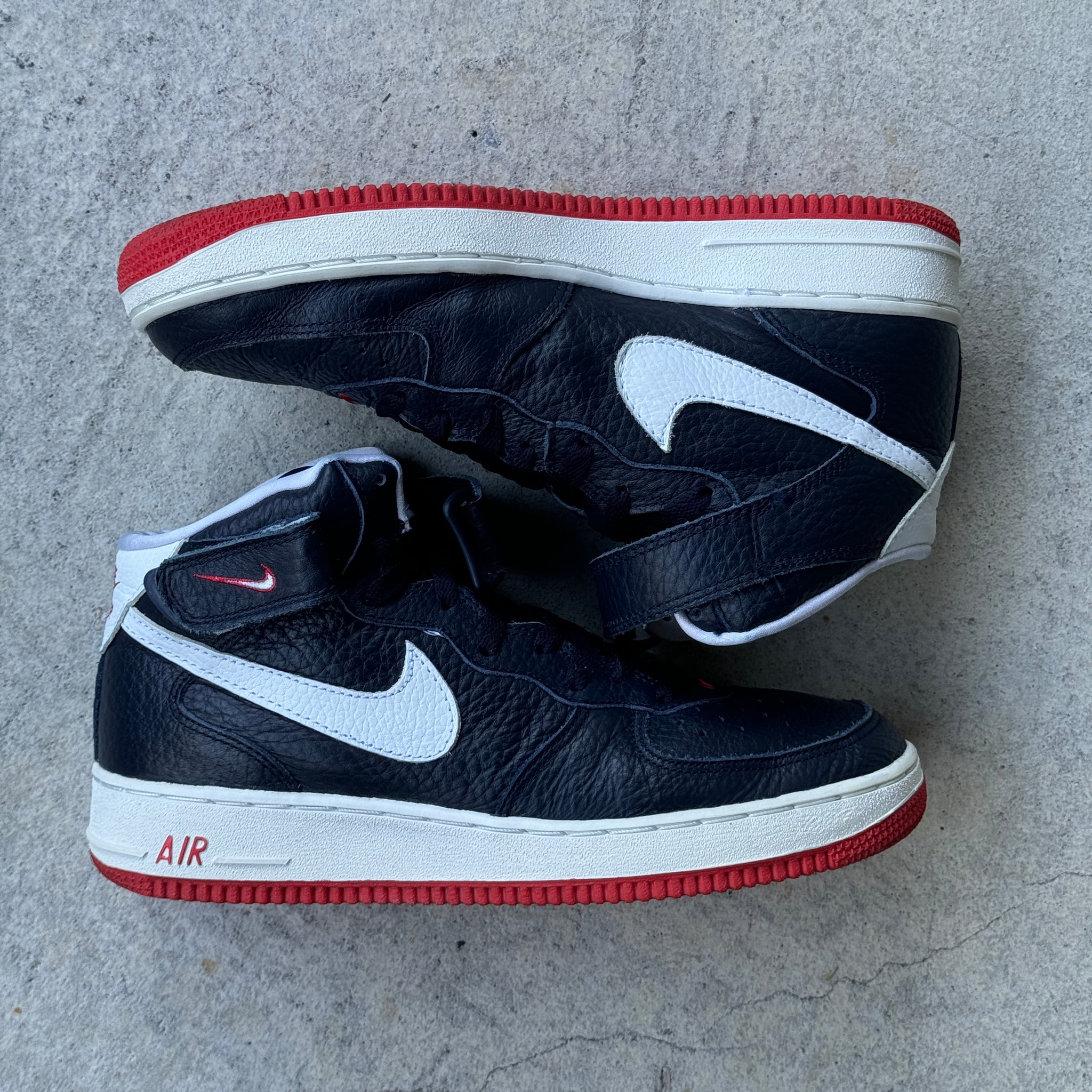 9.5 US - NIKE AIR FORCE 1 MID SC OBSIDIAN/RED 2000