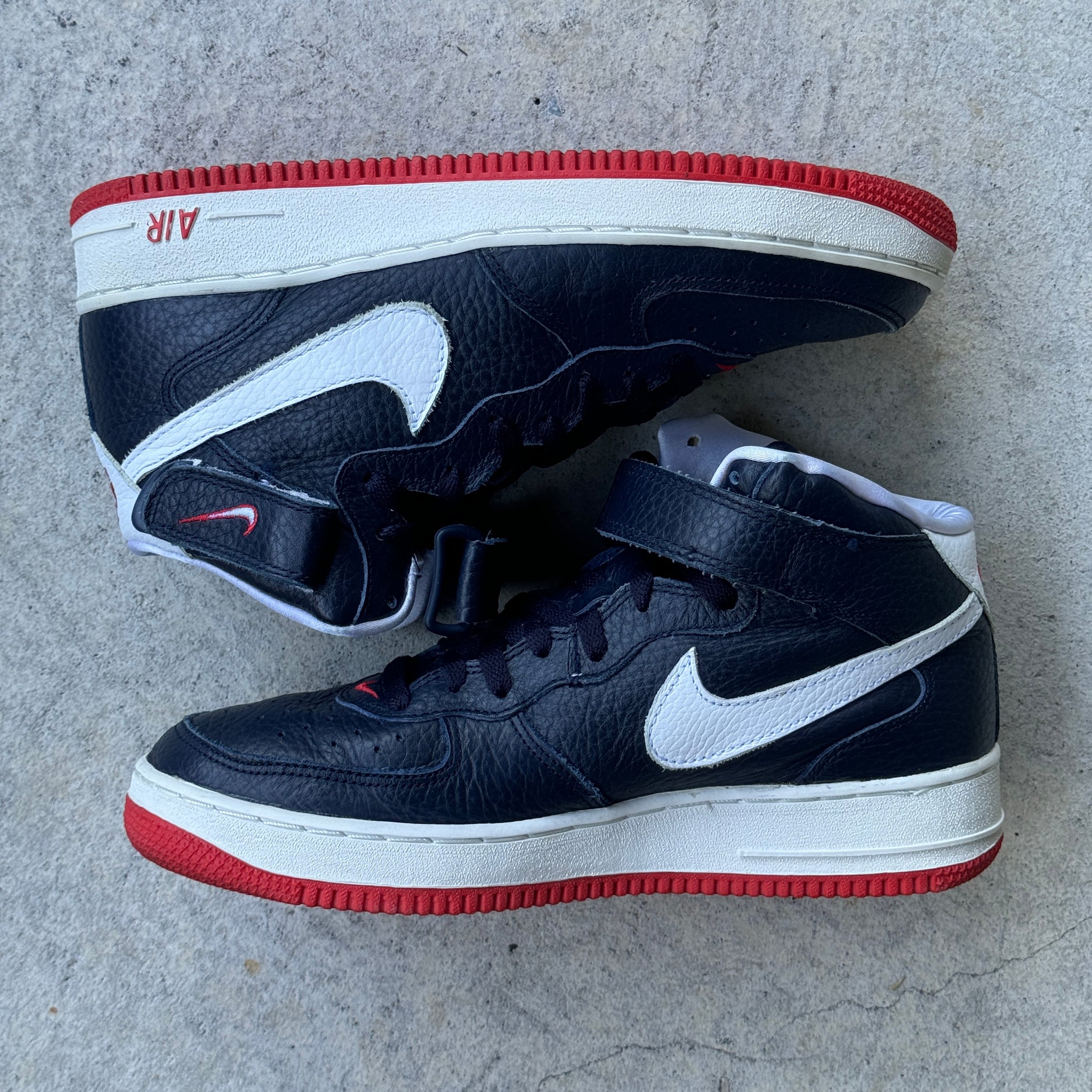 9.5 US - NIKE AIR FORCE 1 MID SC OBSIDIAN/RED 2000