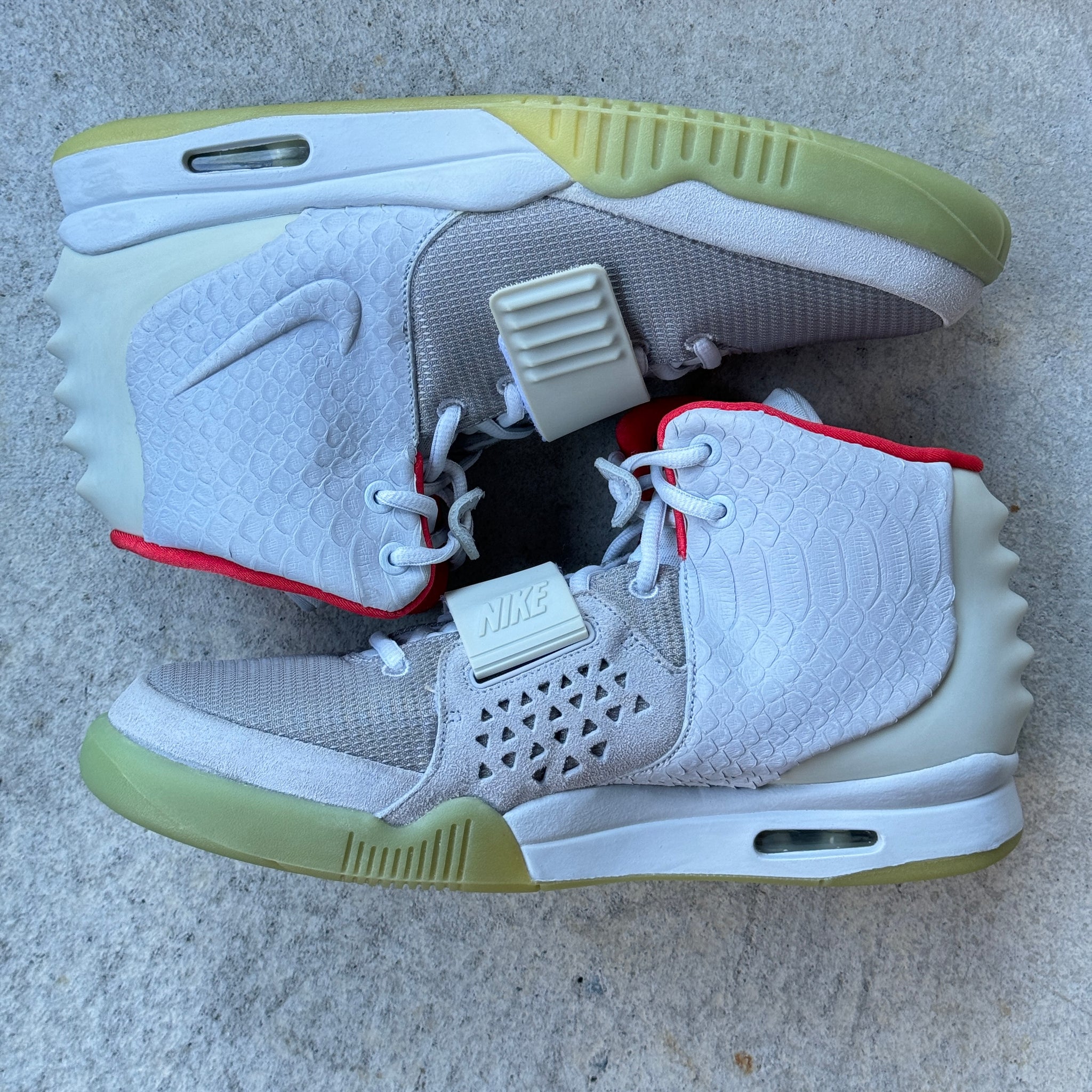 12 US - DS NIKE AIR YEEZY 2 PURE PLATNIUM W BOX 2014