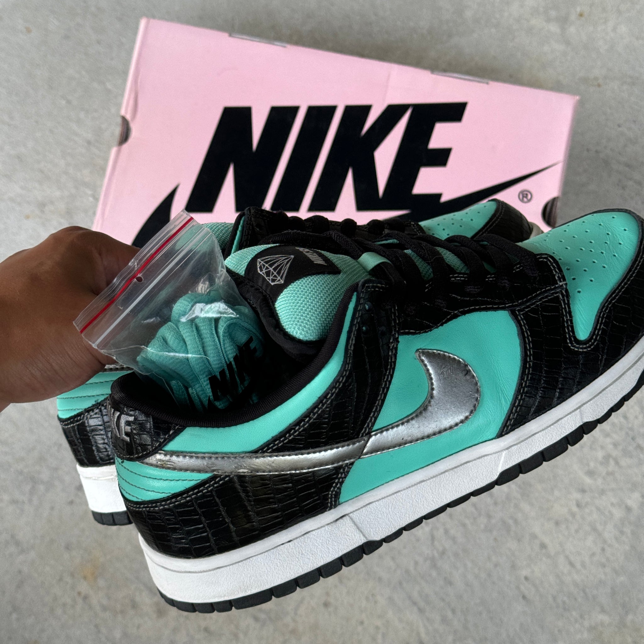 10.5 US - NIKE SB DUNK LOW TIFFANY DIAMOND W BOX 2005