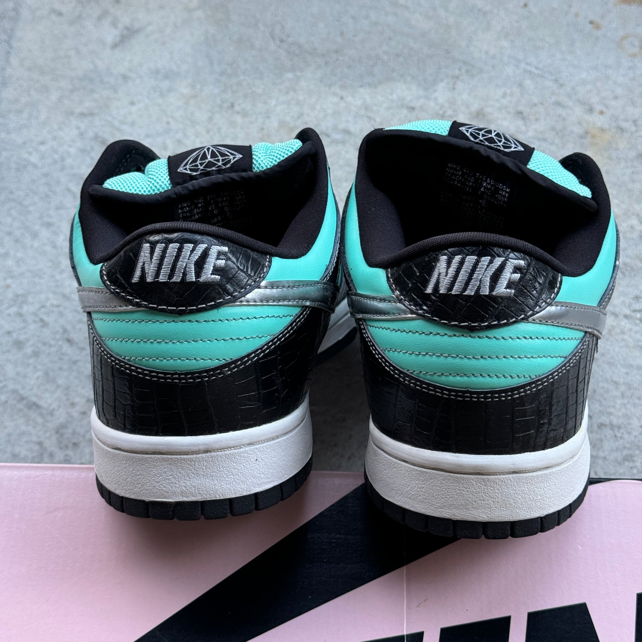 11 US - NIKE SB DUNK LOW TIFFANY DIAMOND W BOX 2005