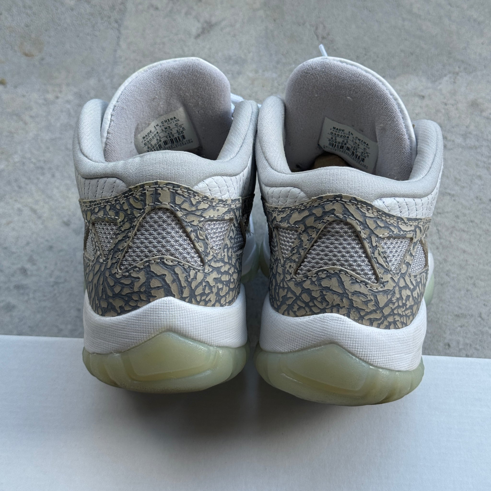 9.5 US - JORDAN 11 LOW COLBALT IE 2003