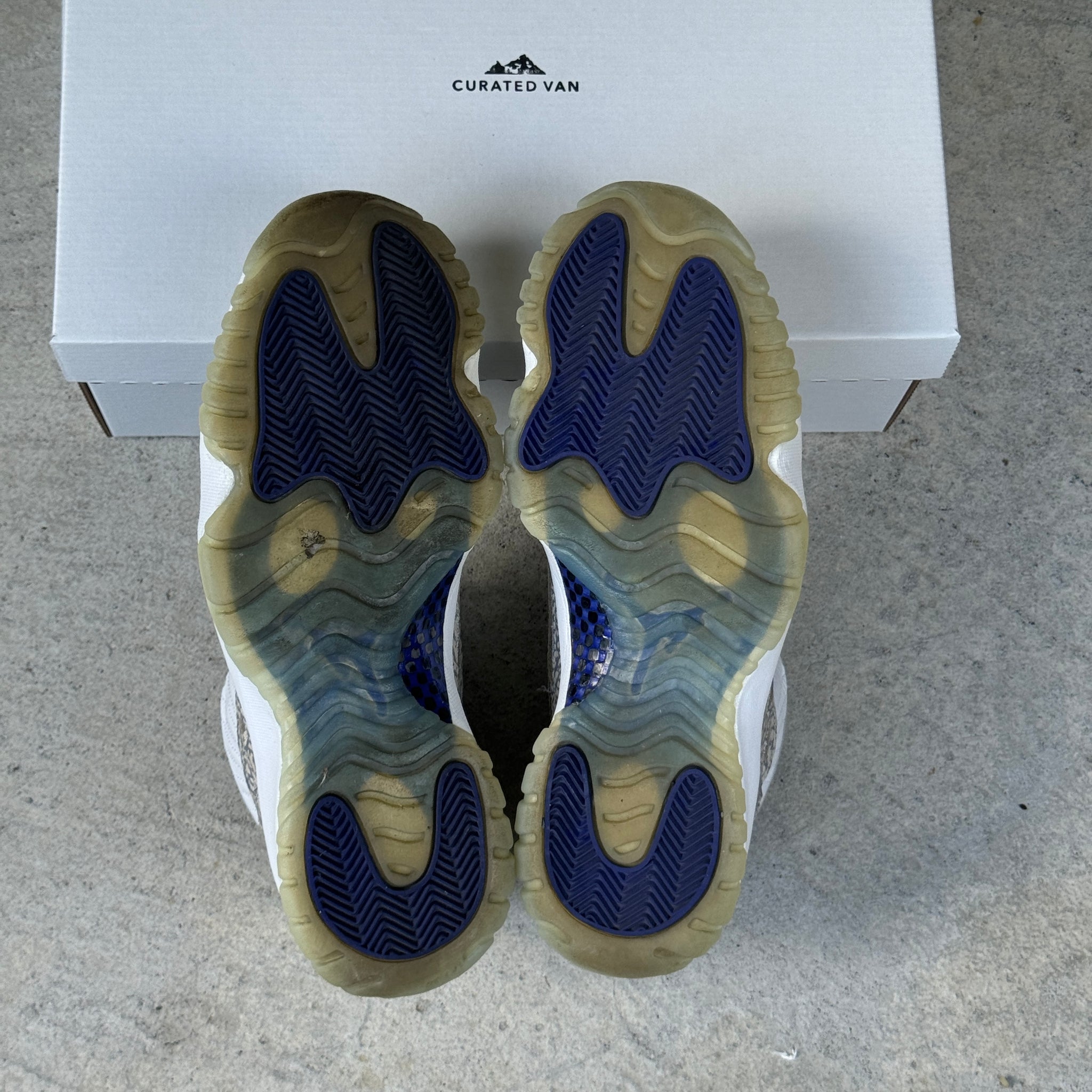 9.5 US - JORDAN 11 LOW COLBALT IE 2003