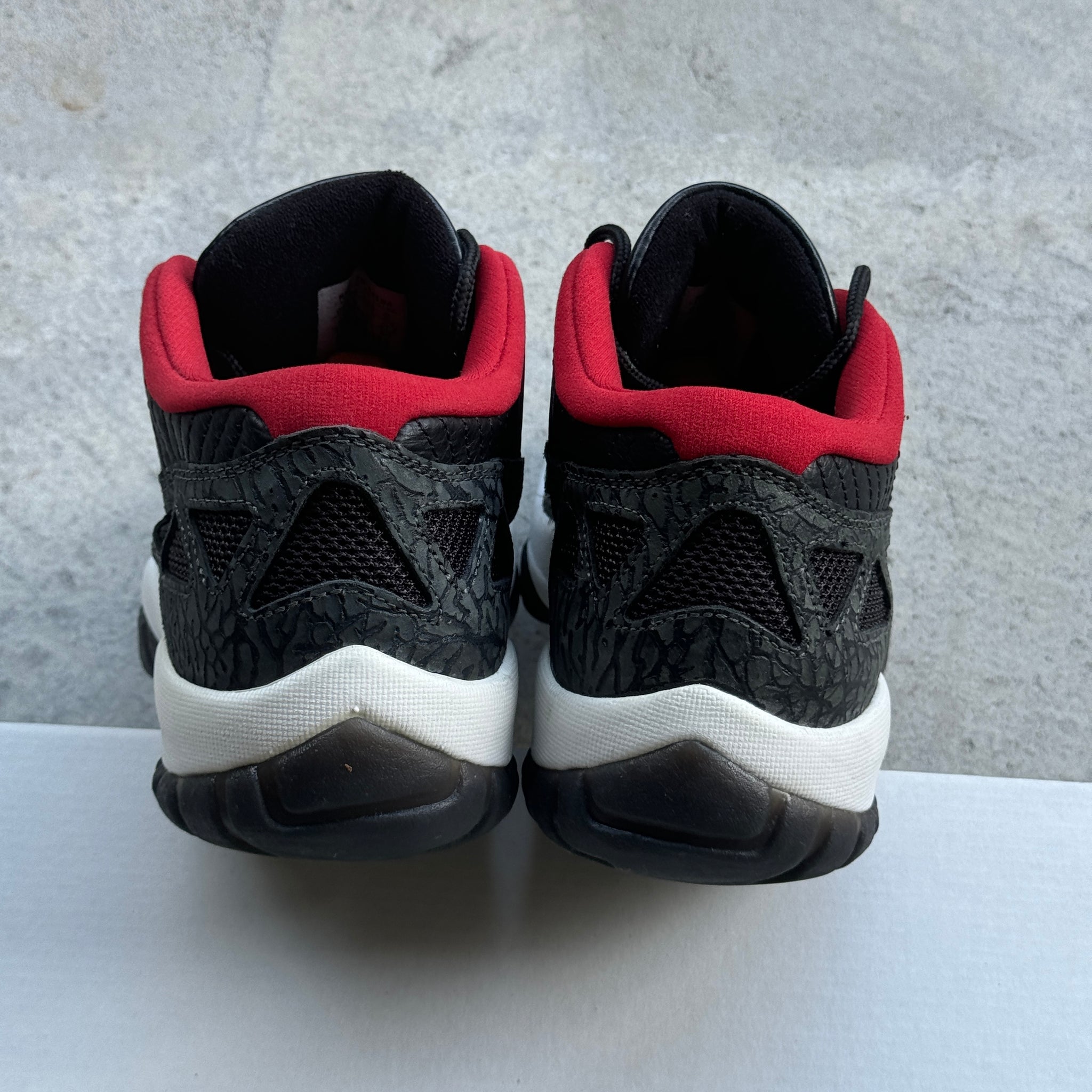 9.5 US - JORDAN 11 LOW BLACK RETRO IE 2003