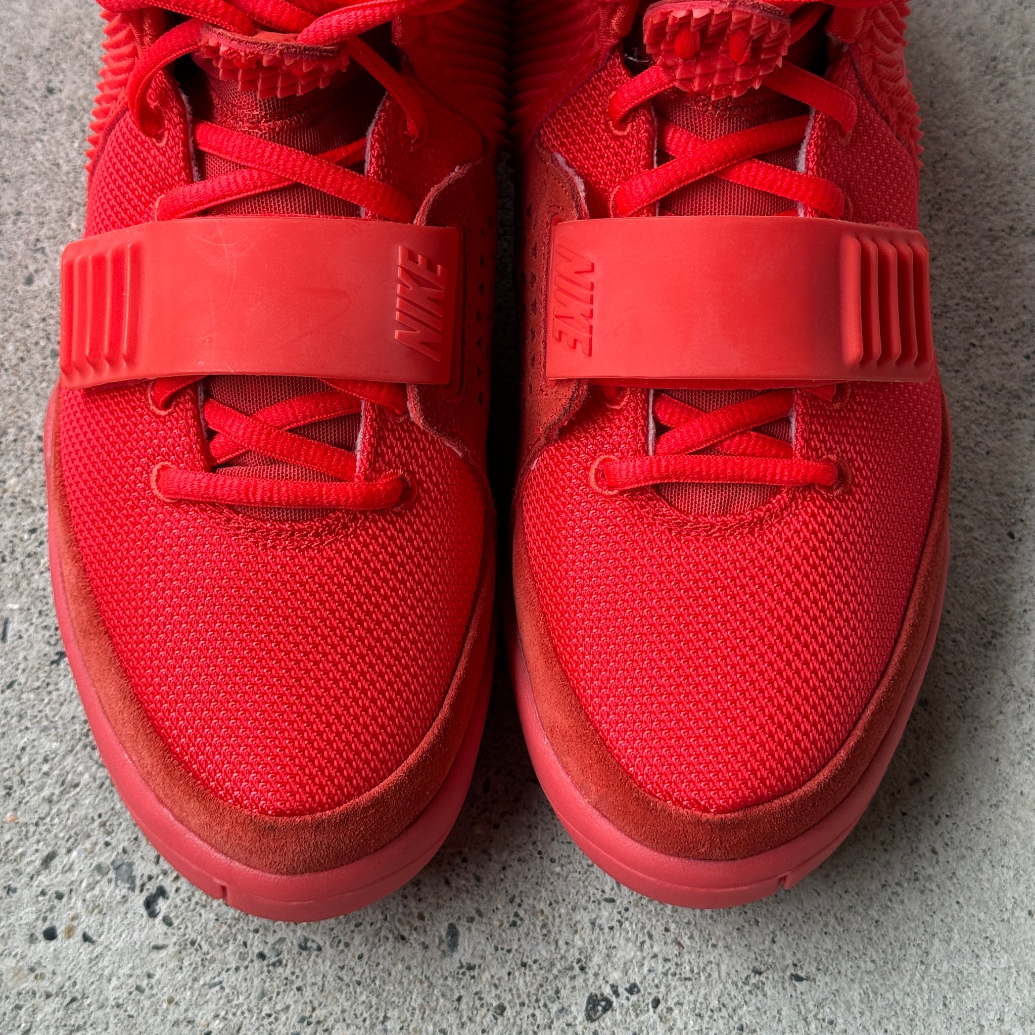 9 US - DS NIKE AIR YEEZY 2 RED OCTOBER W BOX 2014