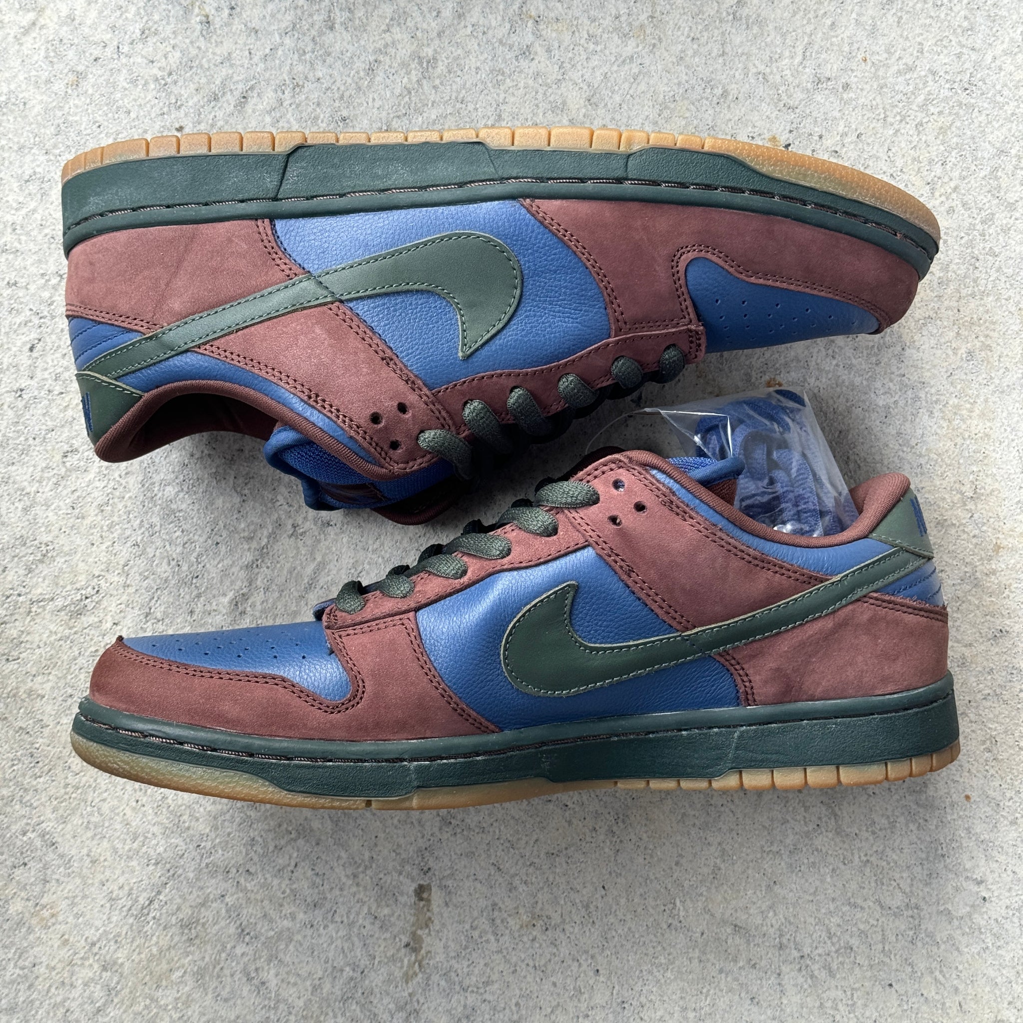 11 US - DS NIKE SB DUNK LOW BARF 2003