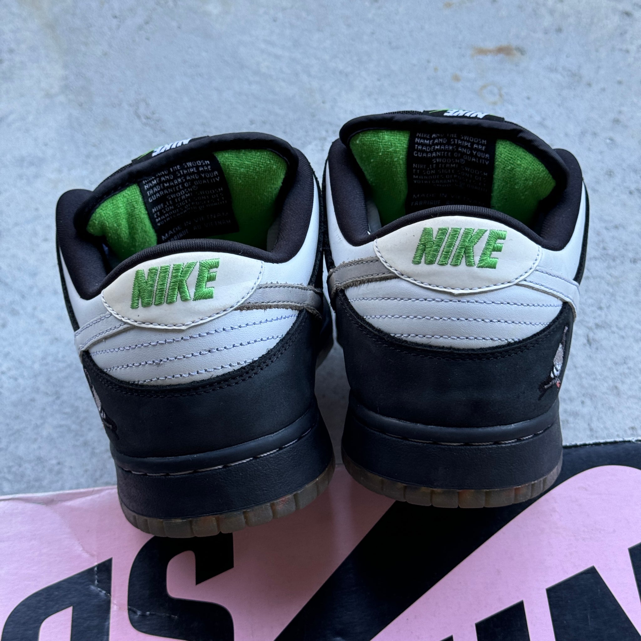 10 US - NIKE SB DUNK LOW STAPLE PANDA PIGEON W BOX