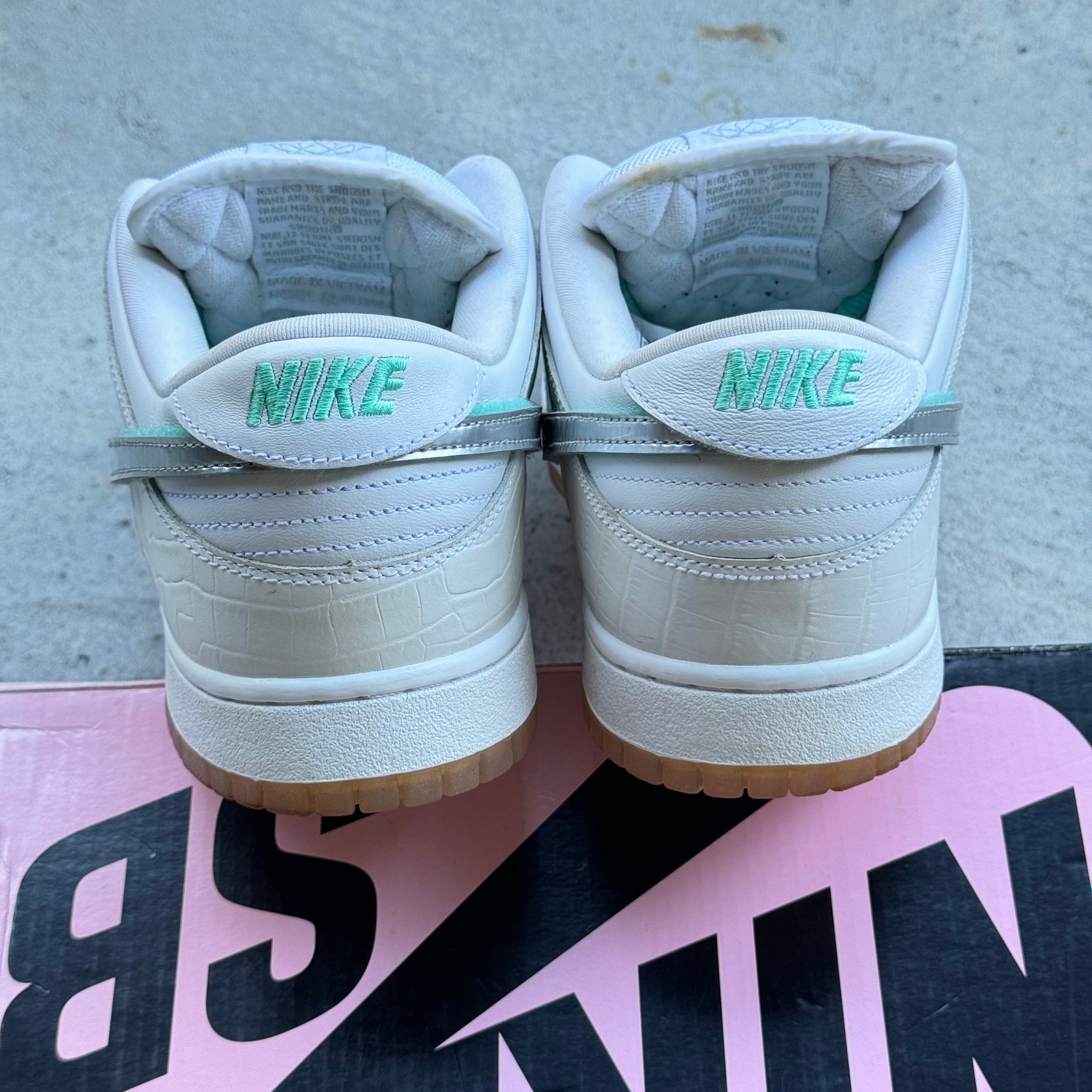 12 US - NIKE SB DUNK LOW WHITE DIAMOND W BOX 2018