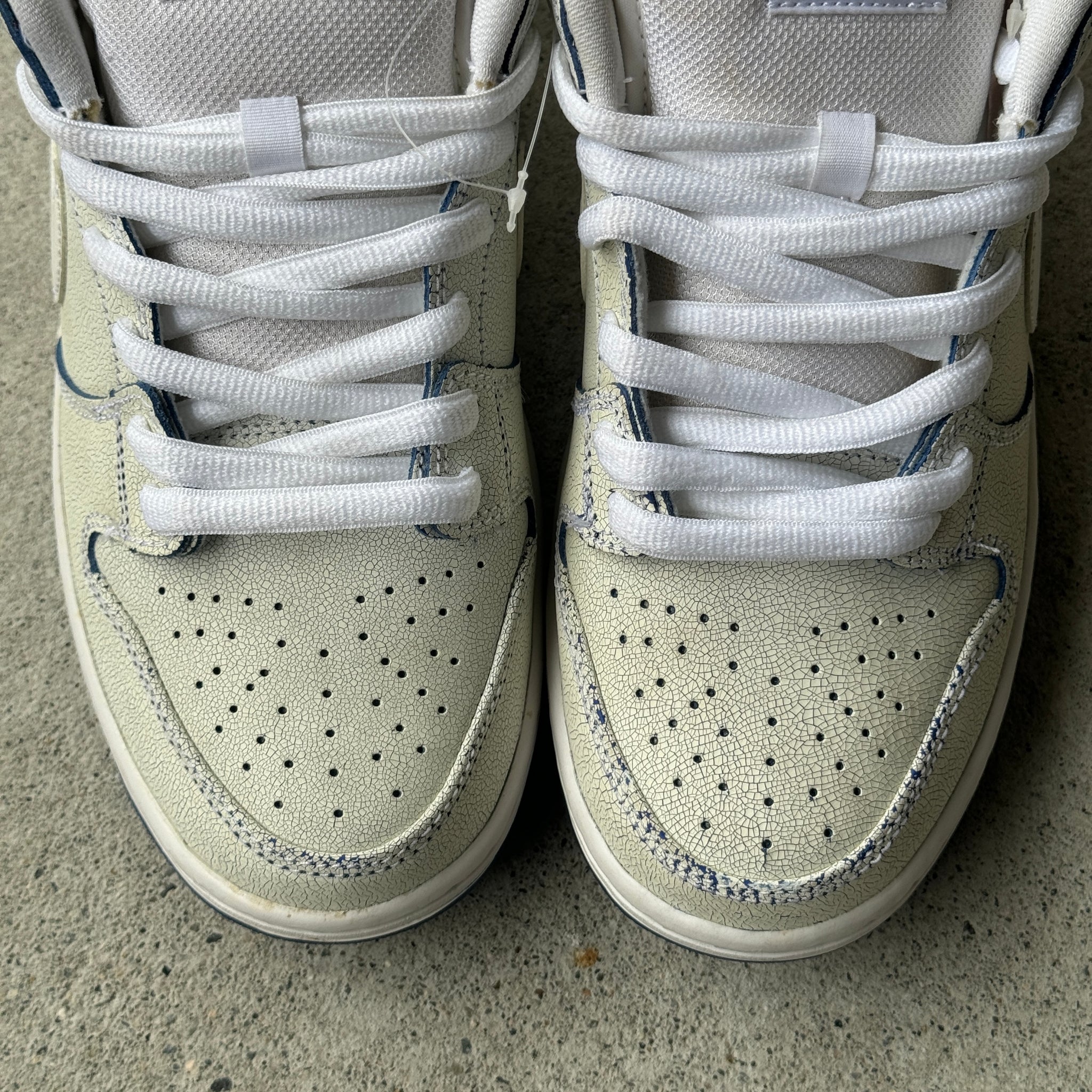 8.5 US - DS NIKE SB DUNK LOW PORCELAIN W BOX 2019