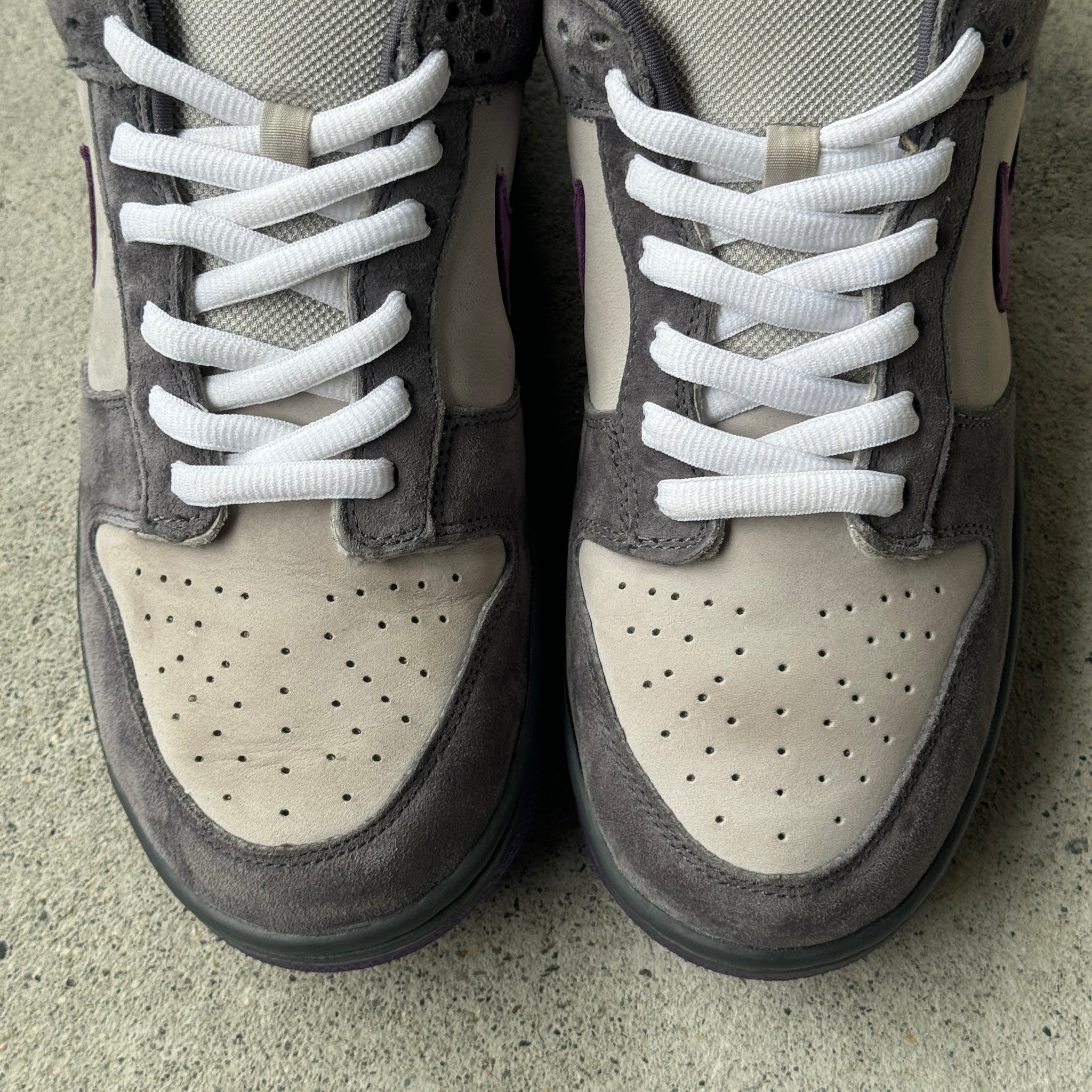 11.5 US - NIKE SB DUNK LOW PURPLE PIGEON W BOX 2006