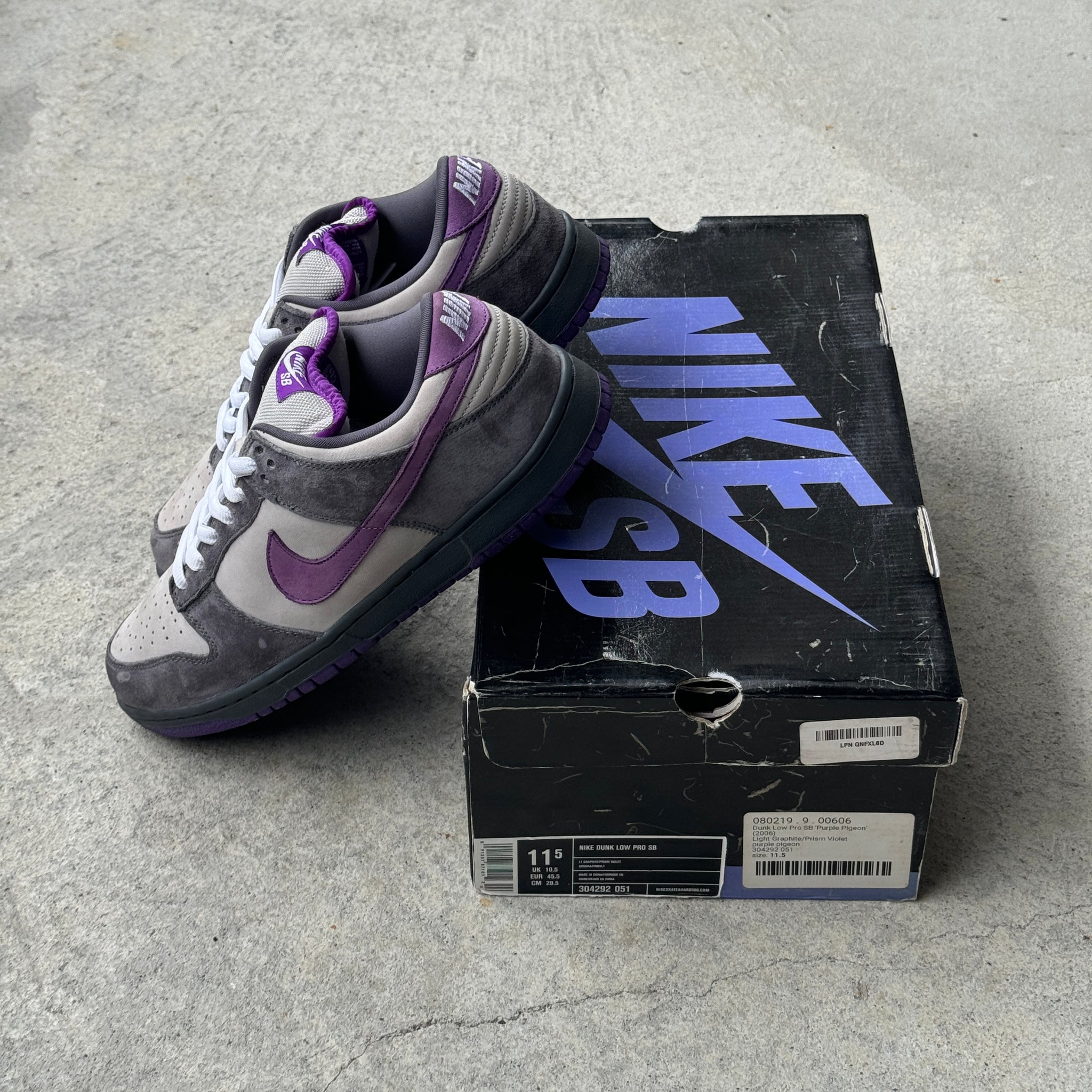 11.5 US - NIKE SB DUNK LOW PURPLE PIGEON W BOX 2006