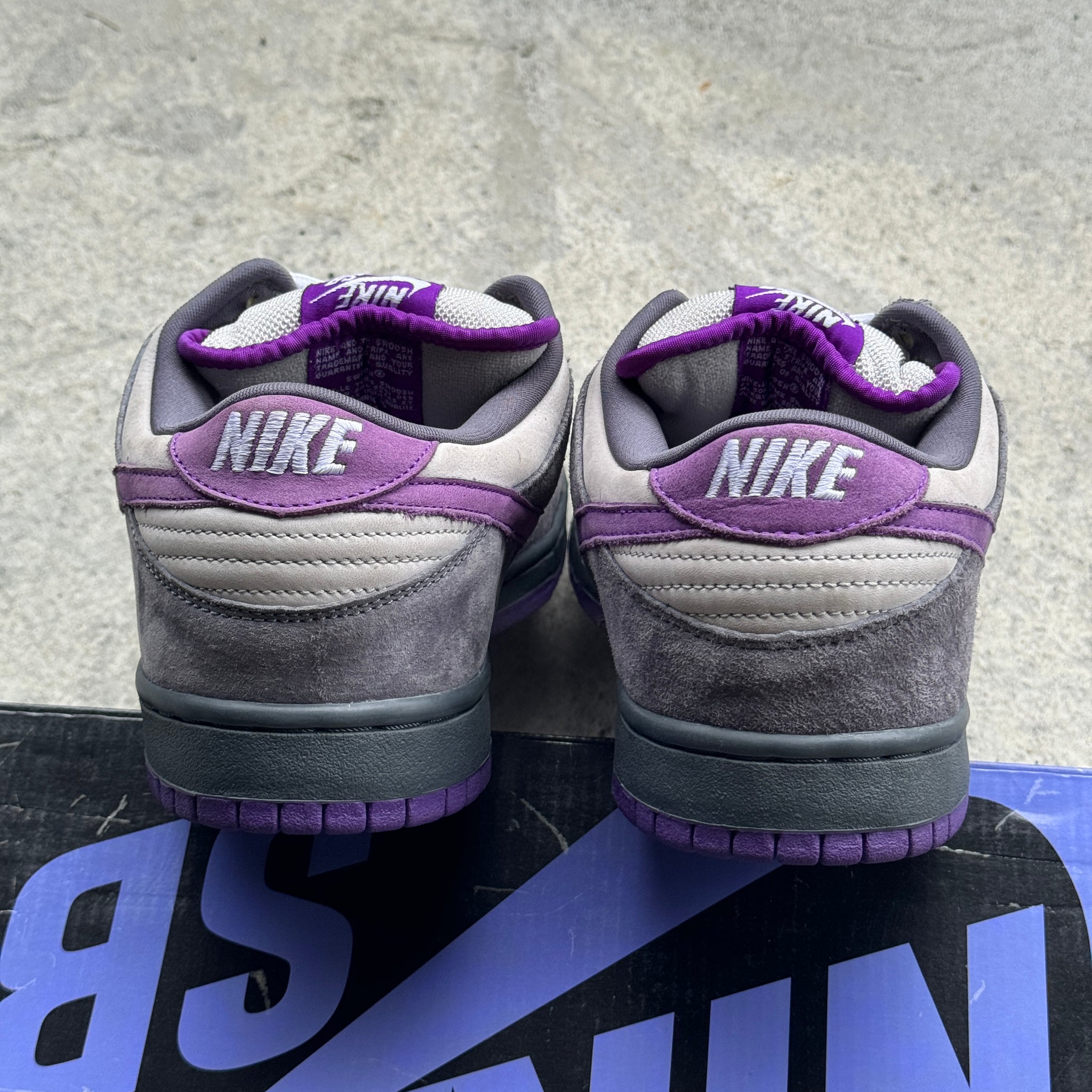 11.5 US - NIKE SB DUNK LOW PURPLE PIGEON W BOX 2006