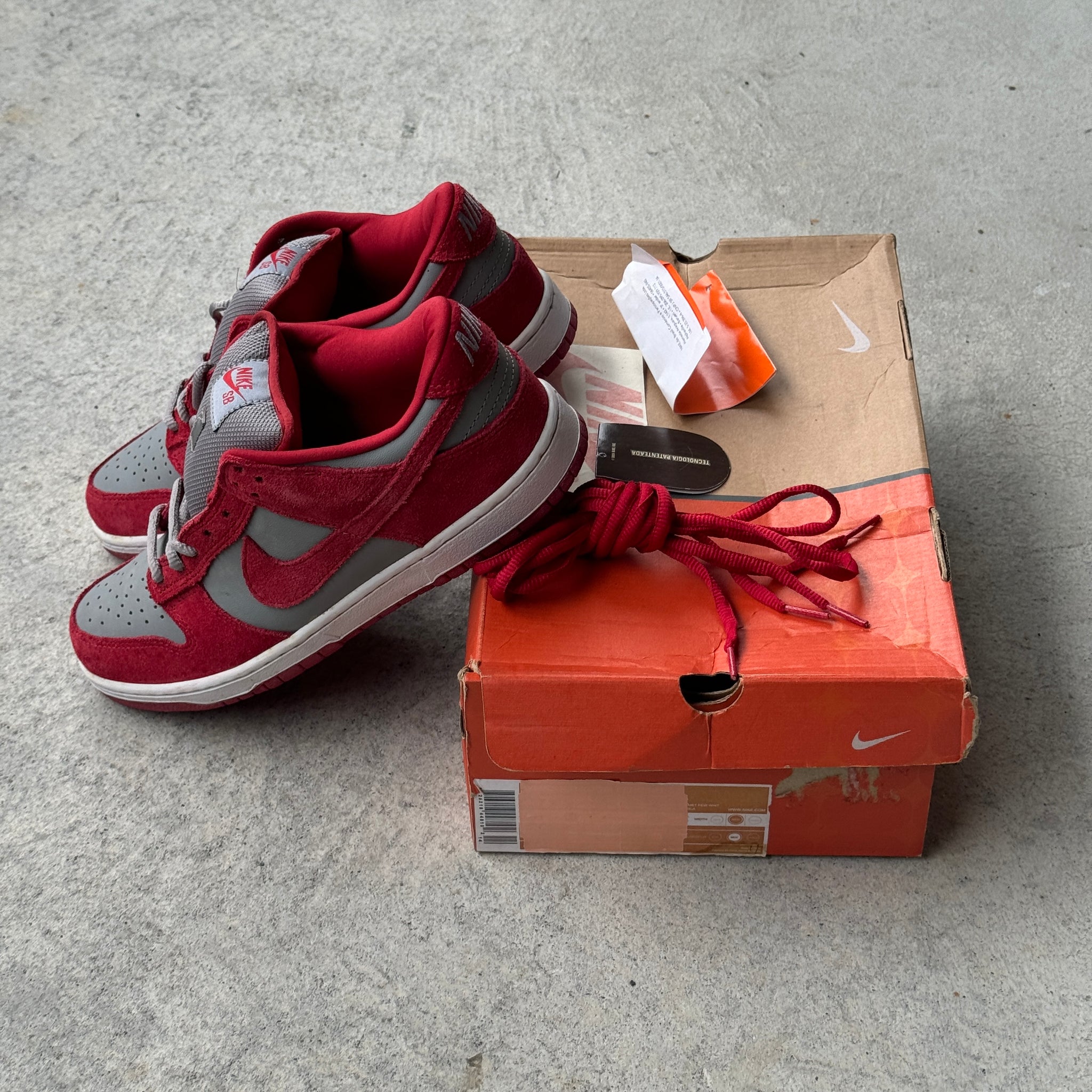 8.5 US - NIKE SB DUNK LOW EMB "UNLV" 2006