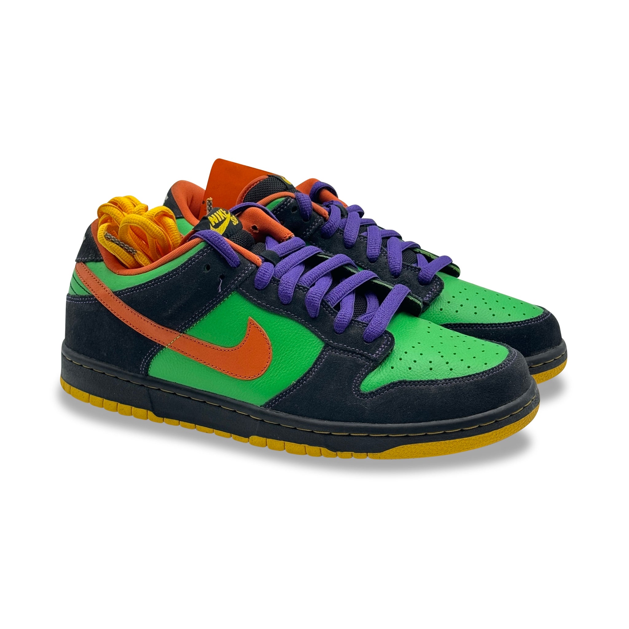 11 US - DS NIKE SB DUNK LOW GREEN SPARK HALLOWEEN 2009