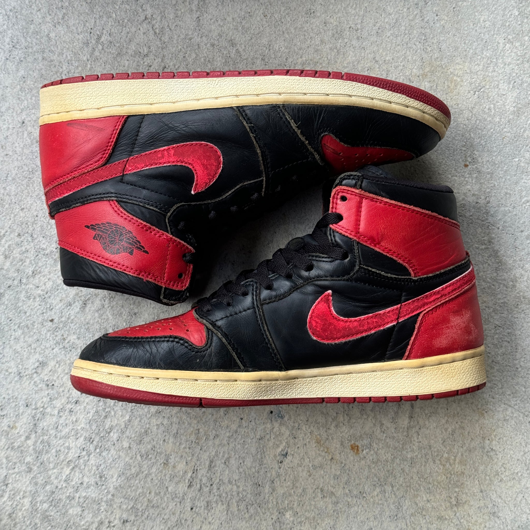 9 US - JORDAN 1 BLACK/RED 1995