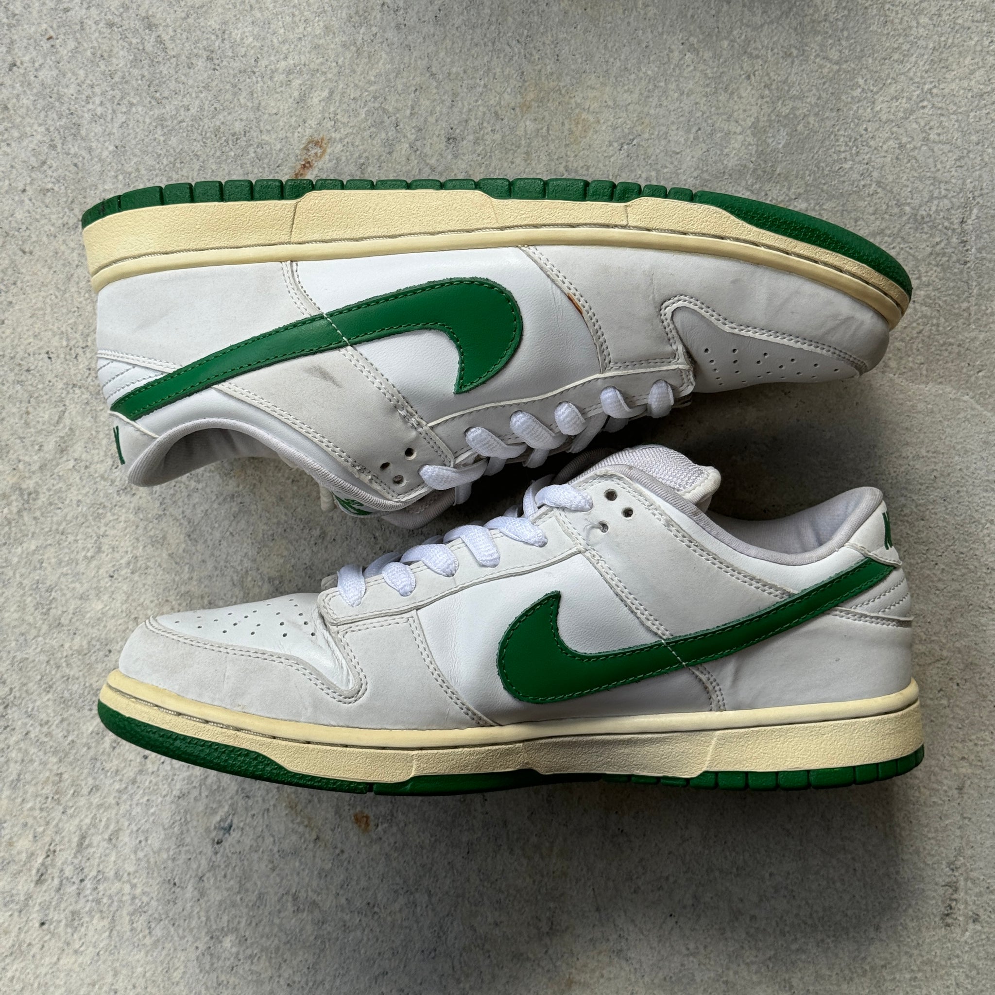 9.5 US - NIKE SB DUNK LOW CLASSIC GREEN W BOX 2004