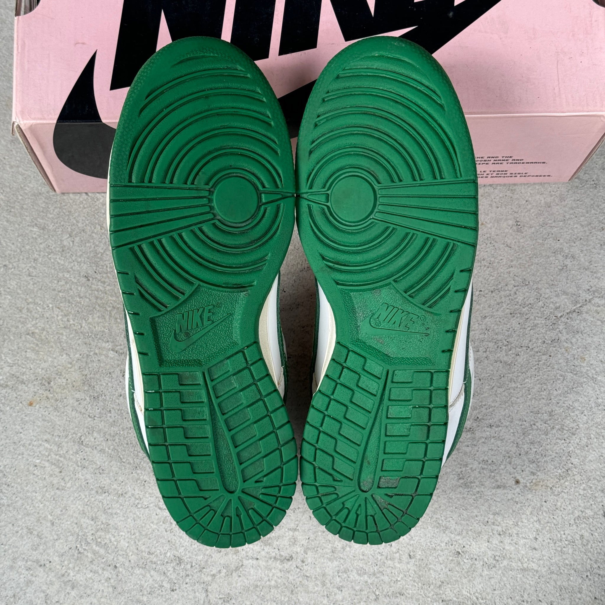 9.5 US - NIKE SB DUNK LOW CLASSIC GREEN W BOX 2004