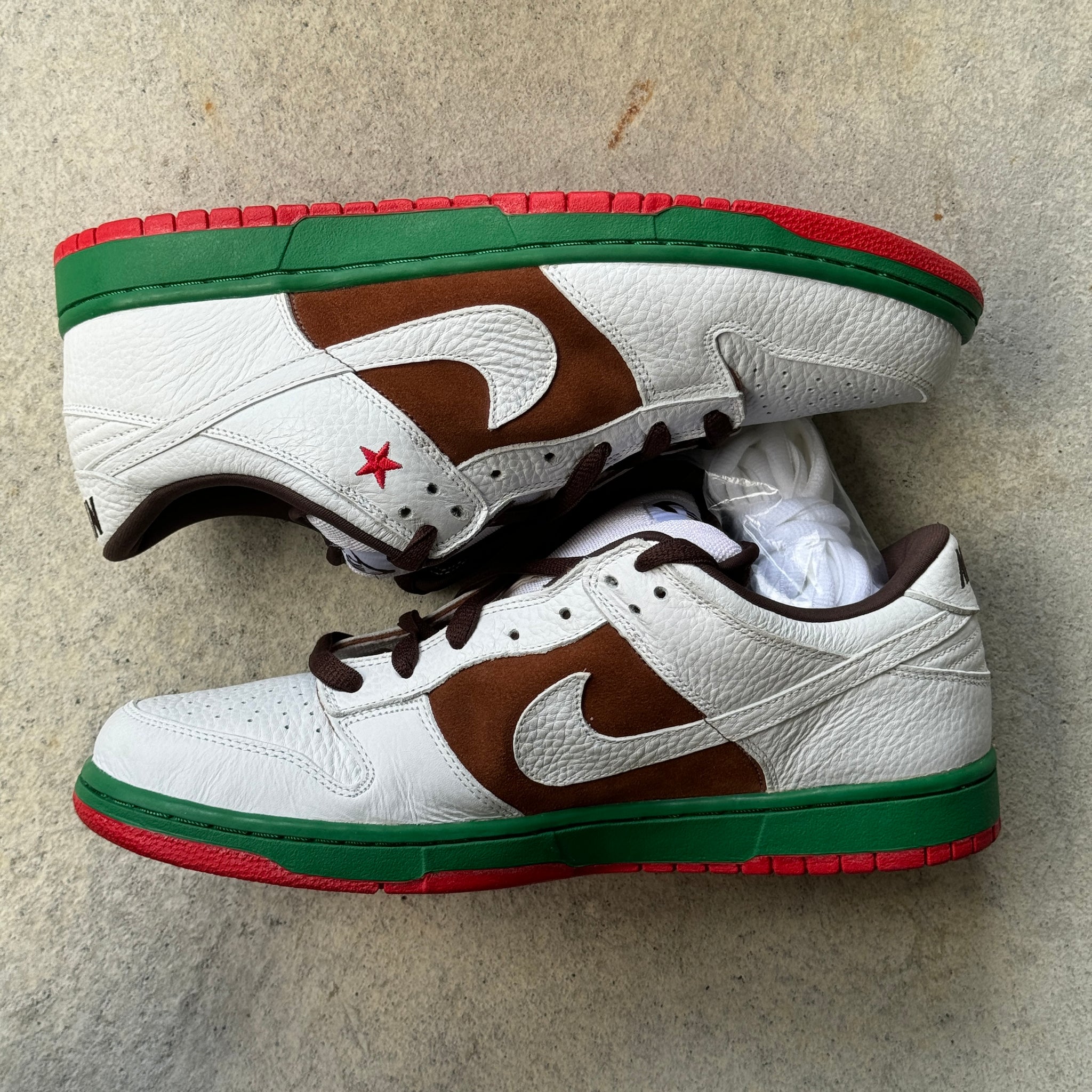 13 US - DS NIKE SB DUNK LOW CALI W BOX 2004