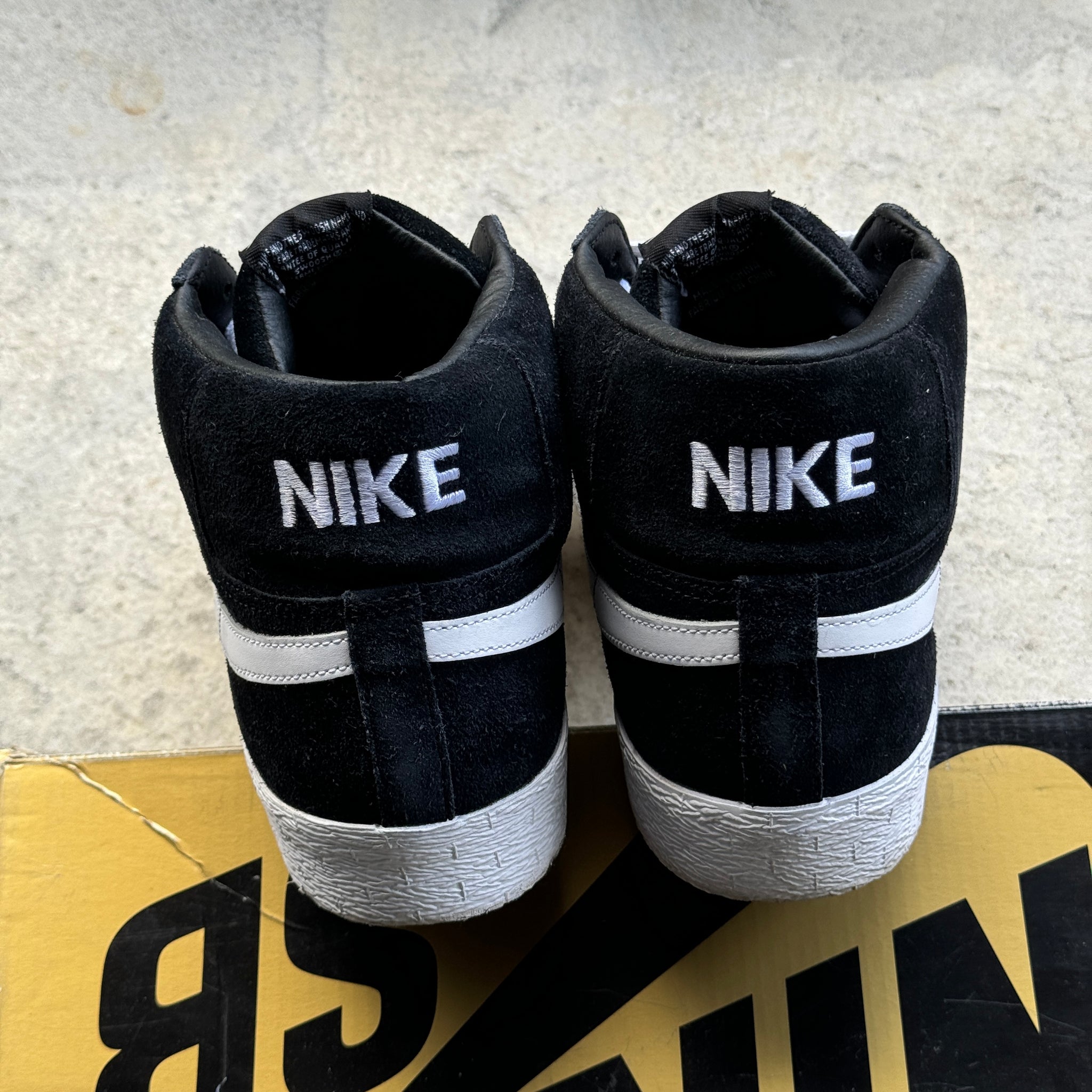 12 US - NIKE SB BLAZER HIGH BLACK/WHITE W BOX 2009