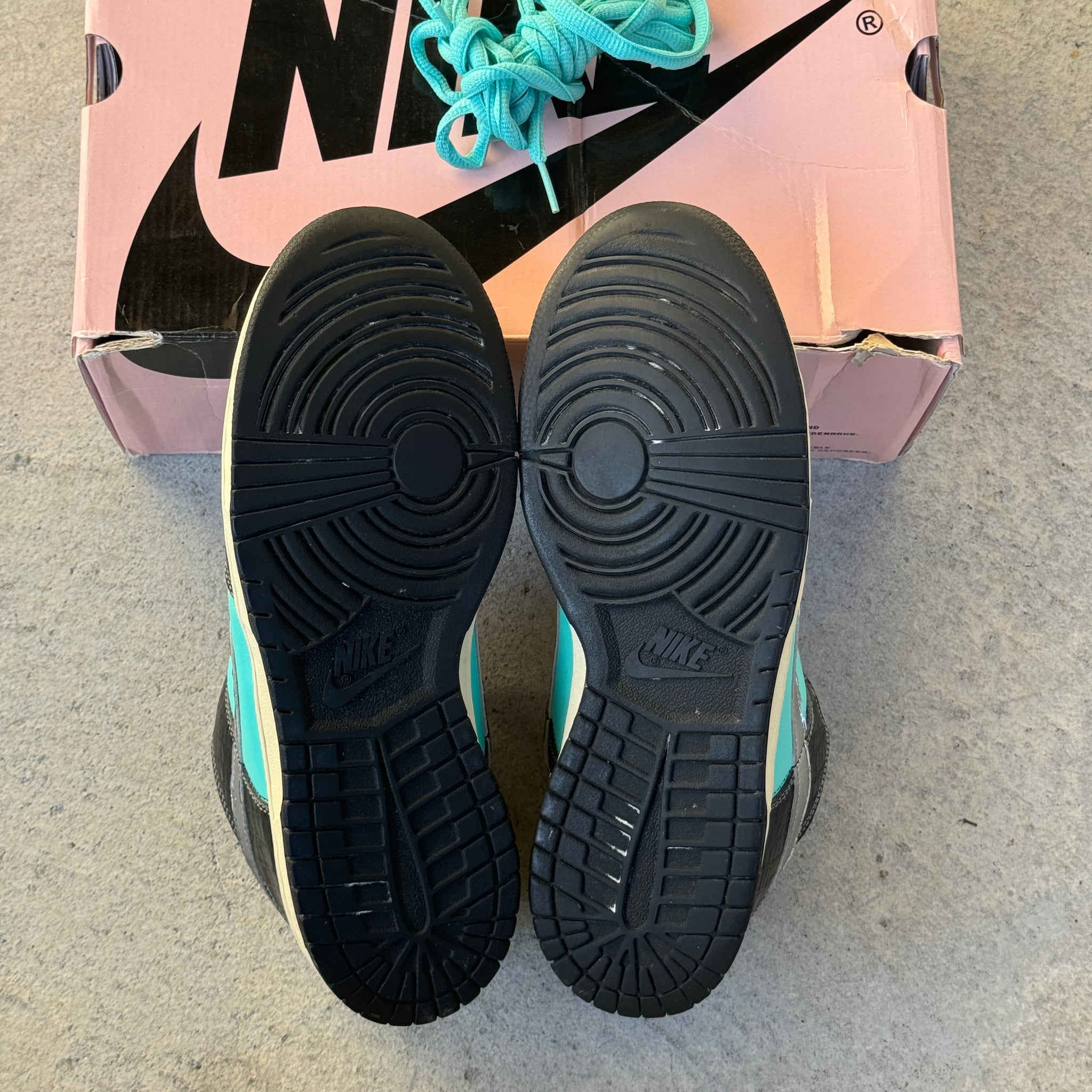 10 US - NIKE SB DUNK LOW TIFFANY DIAMOND 2005