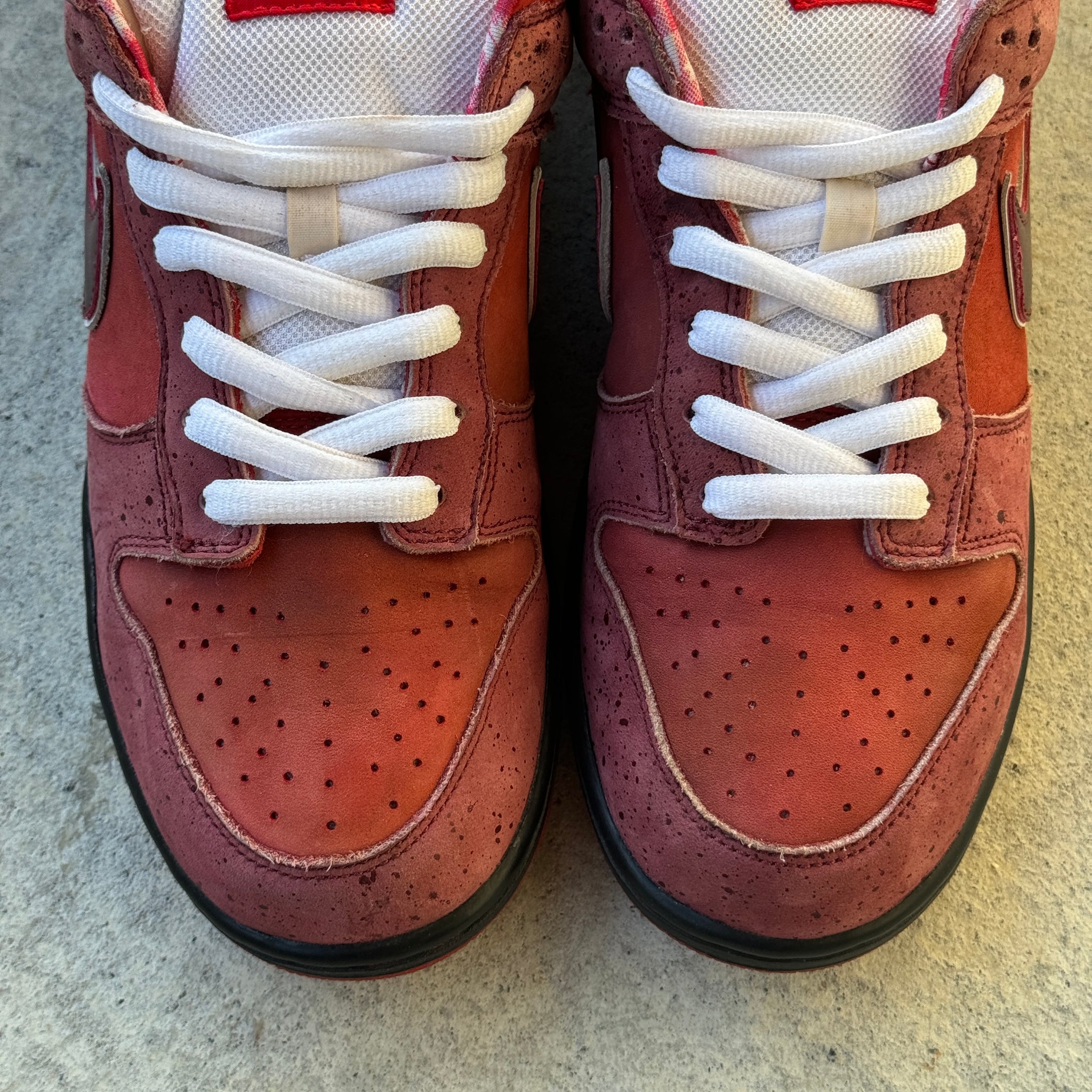 10.5 US - NIKE SB DUNK LOW RED LOBSTER W BOX 2008