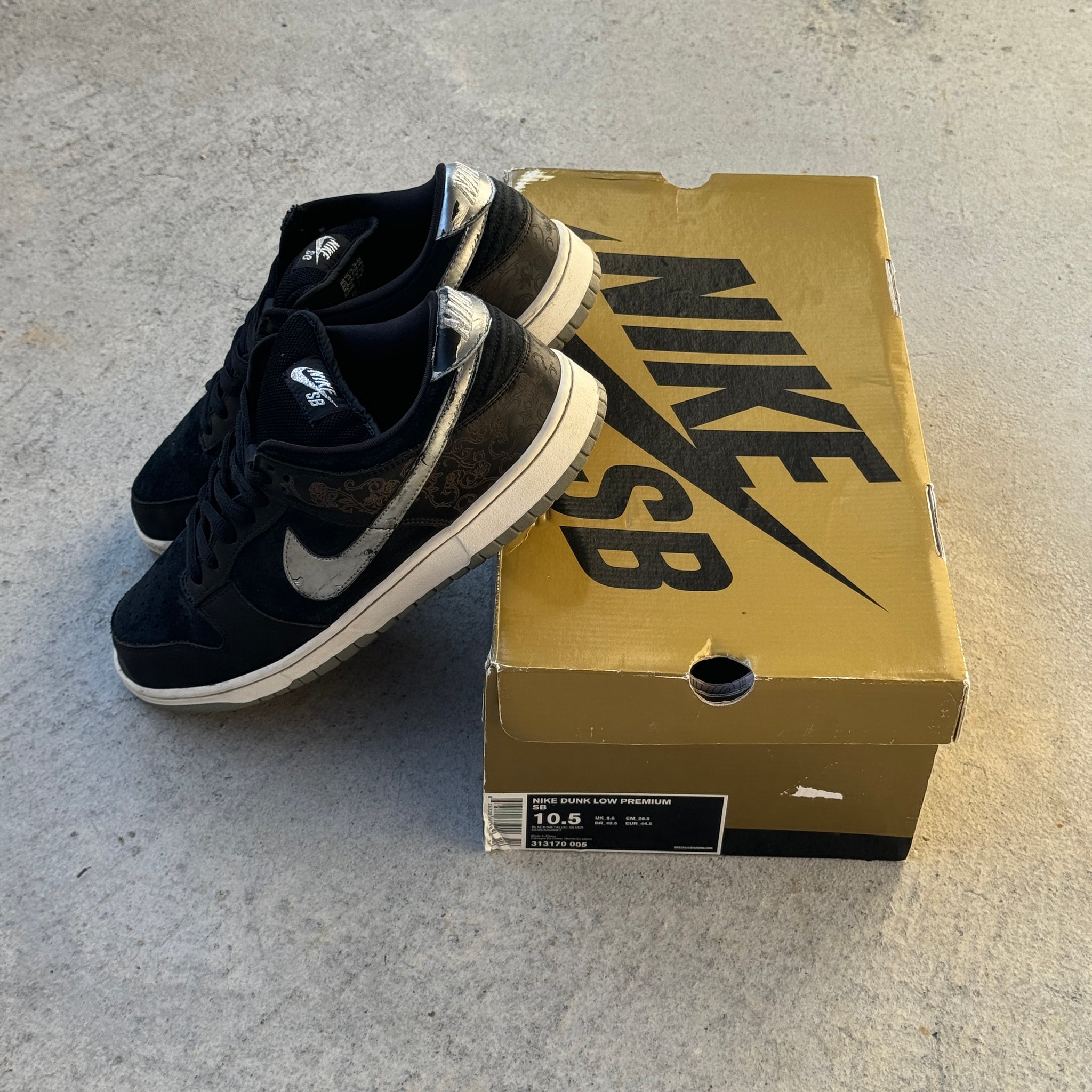 10.5 US - NIKE SB DUNK LOW TAKASHI 2 W BOX 2007