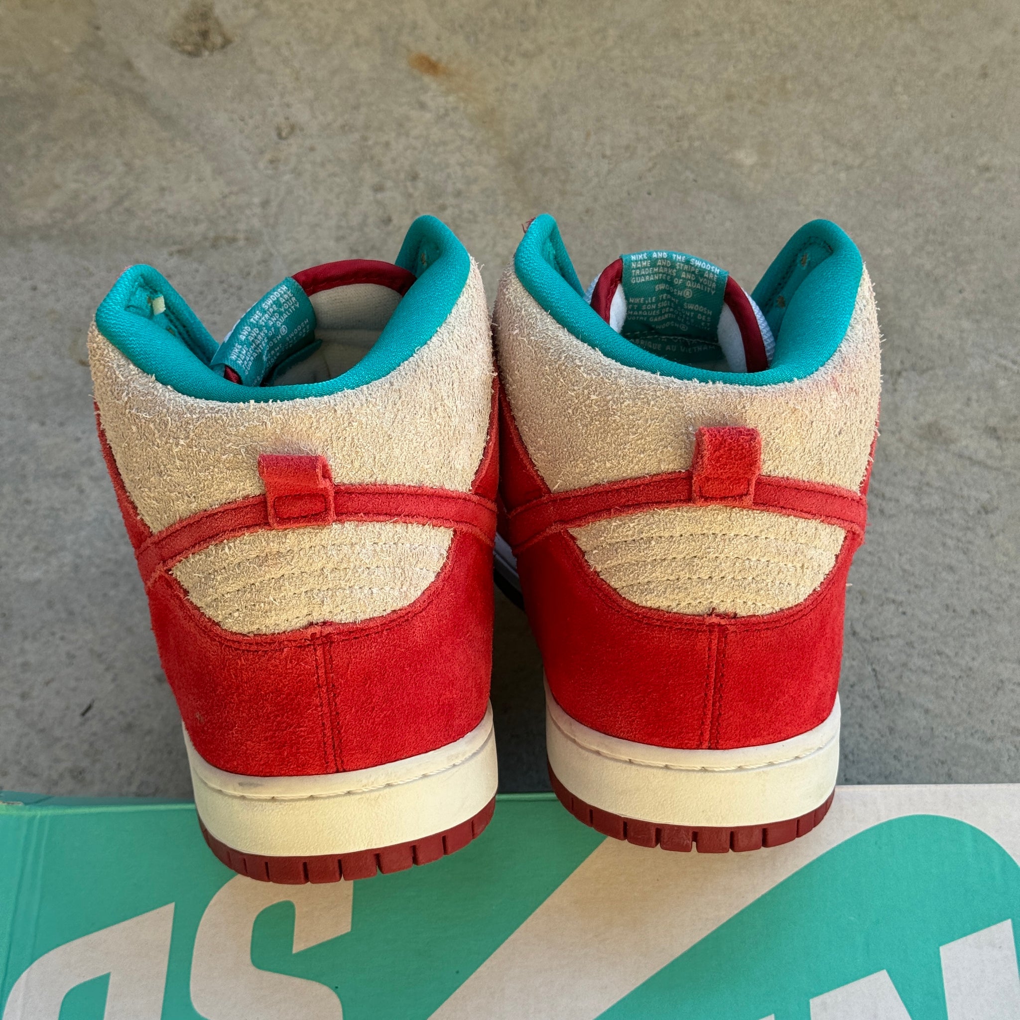 13 US - NIKE SB DUNK HIGH DR SEUSS W BOX 2014