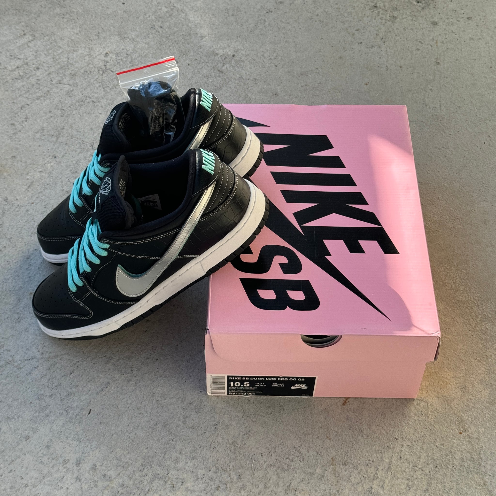 10.5 US - NIKE SB DUNK LOW BLACK DIAMOND W BOX 2018