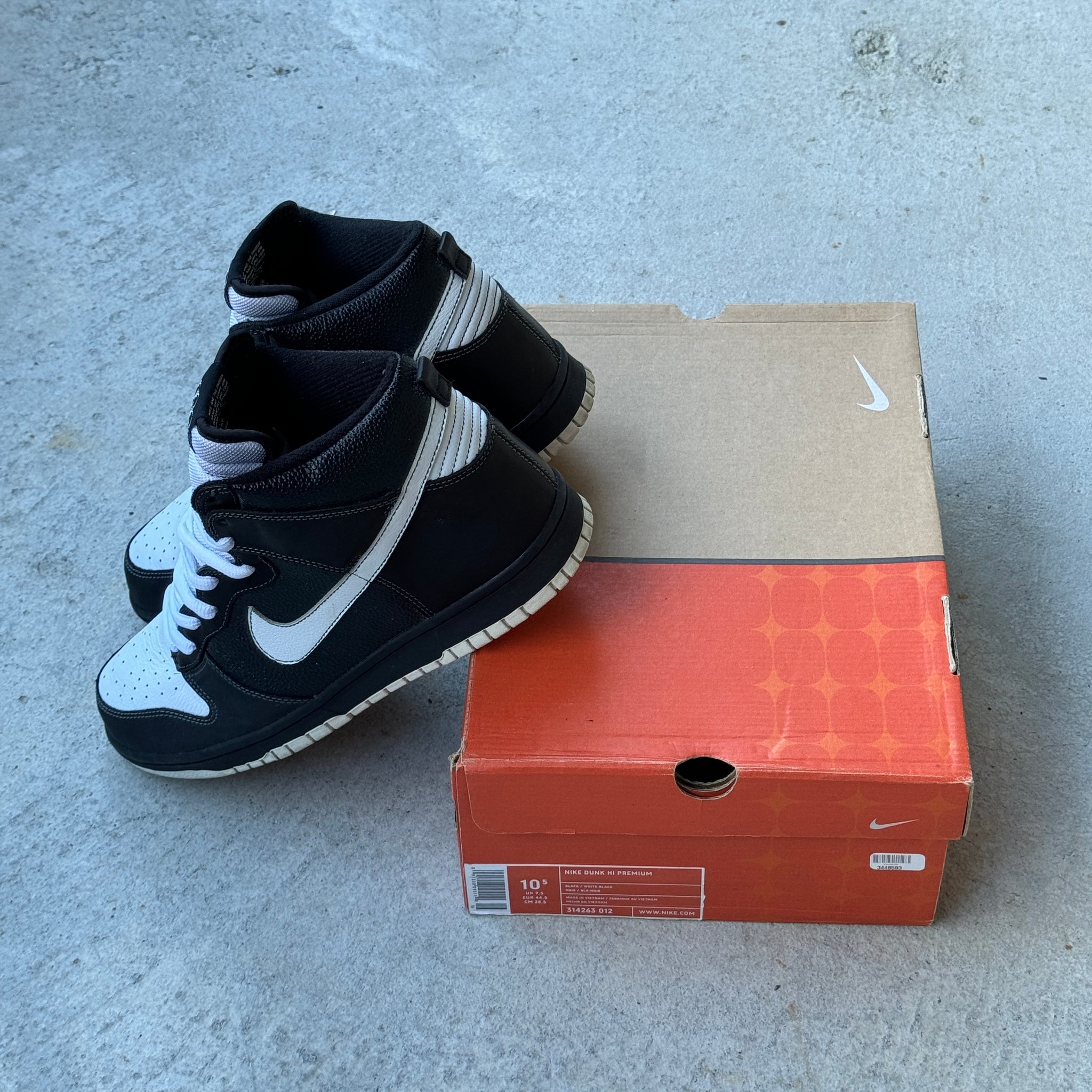 10.5 US - NIKE DUNK HIGH CLERKS NORT RECON W BOX 2006