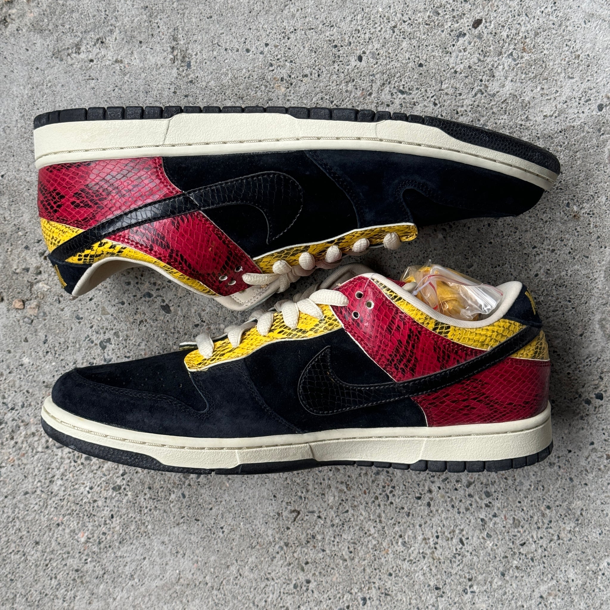 10.5 US - DS NIKE SB DUNK LOW CORAL SNAKE W BOX 2007