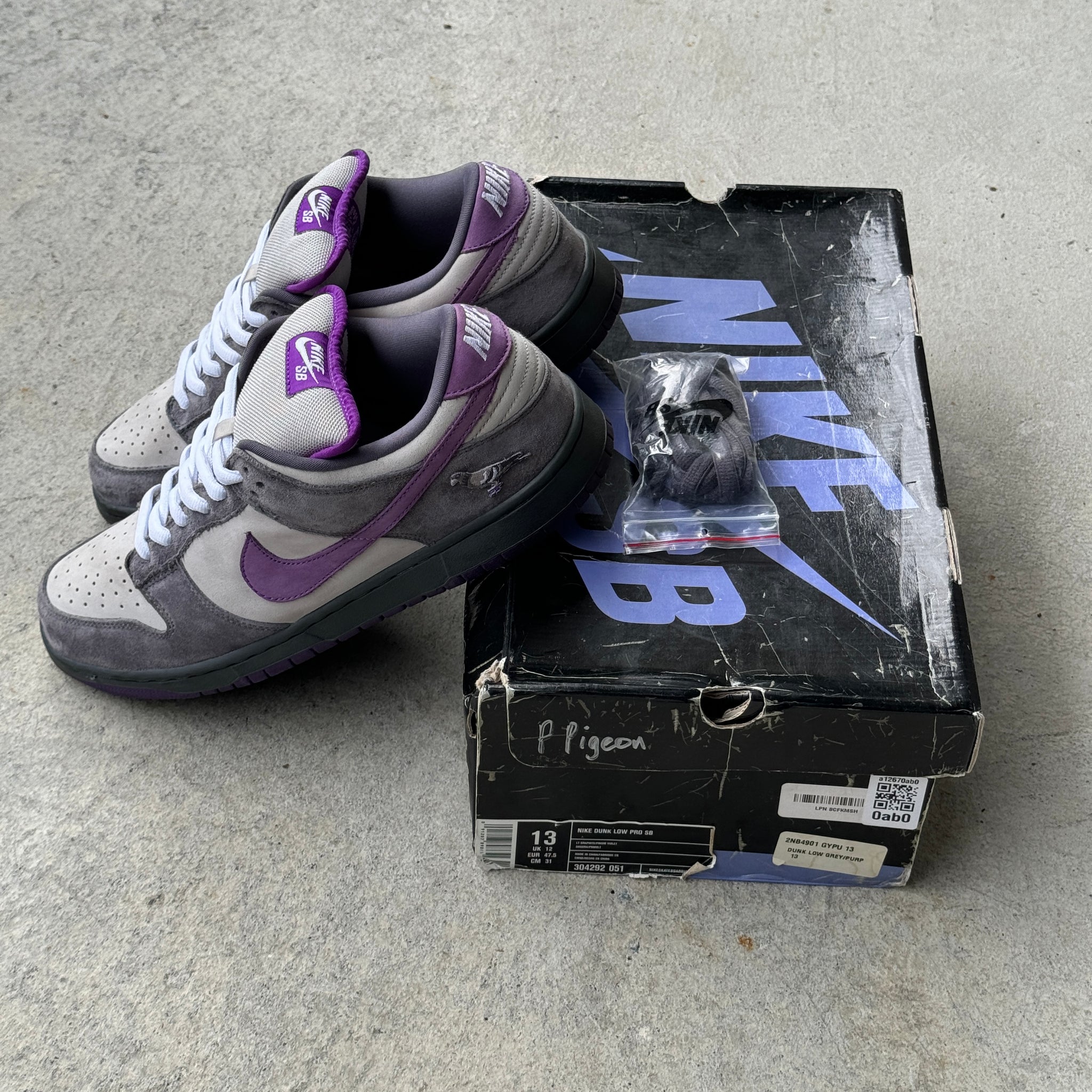 13 US - NIKE SB DUNK LOW PURPLE PIGEON W BOX 2006