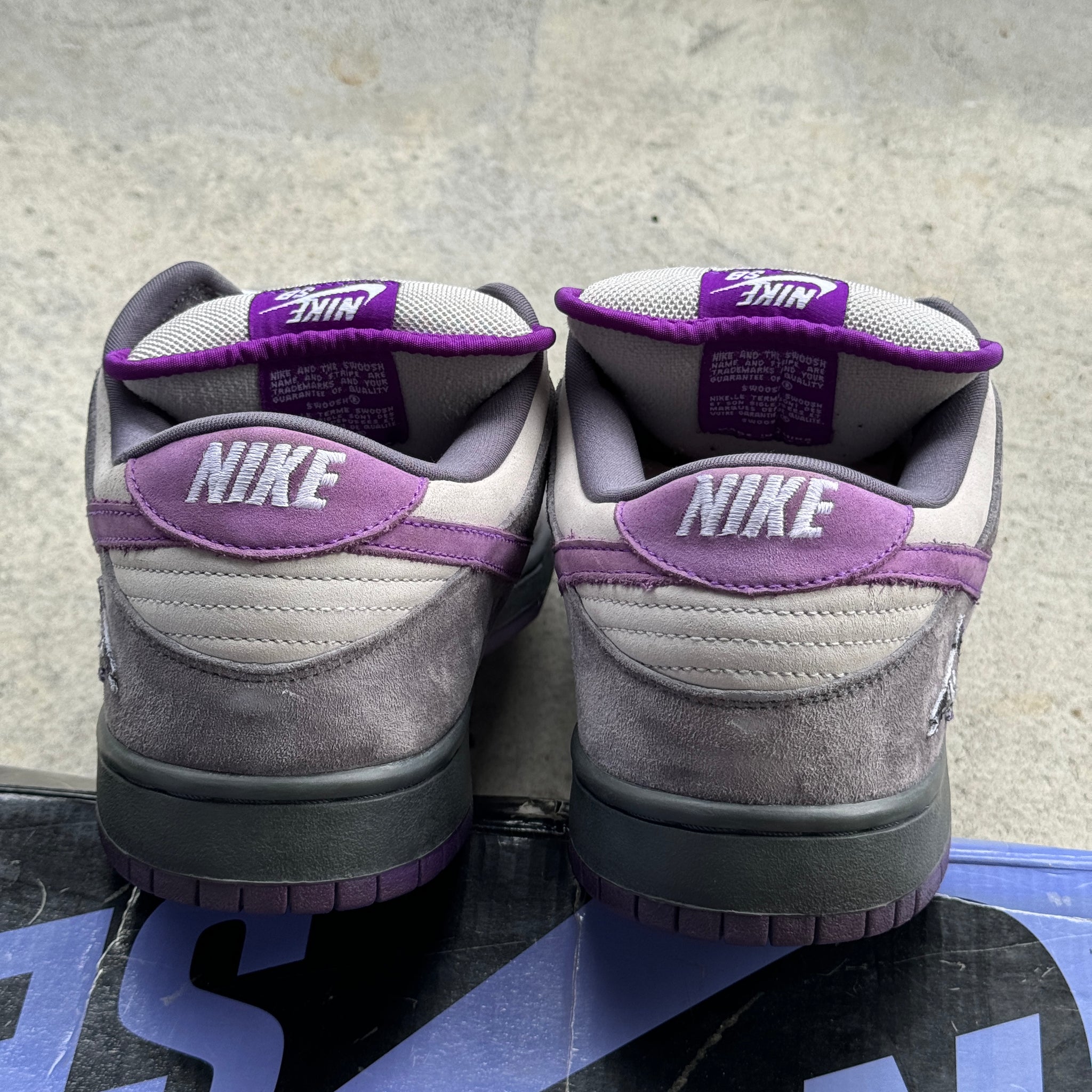 13 US - NIKE SB DUNK LOW PURPLE PIGEON W BOX 2006