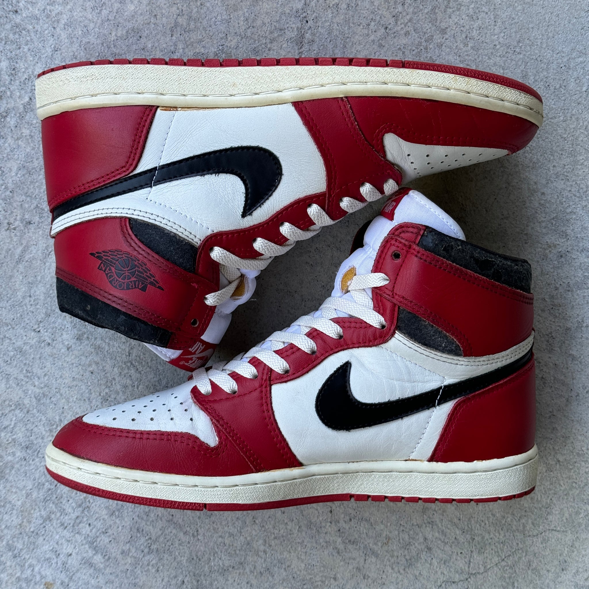 10 US - JORDAN 1 CHICAGO 1985