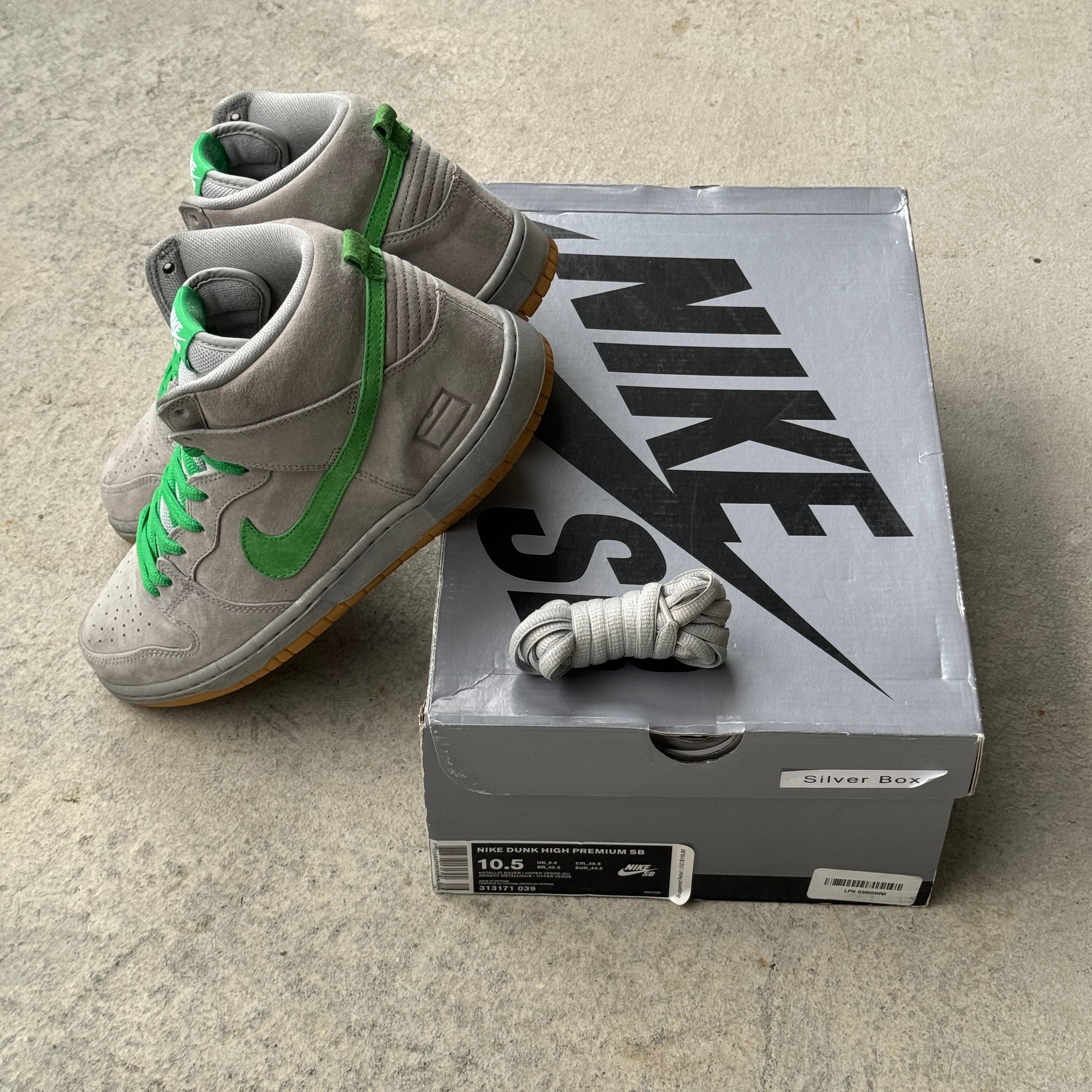 10.5 US - NIKE SB DUNK HIGH SILVER BOX 2016