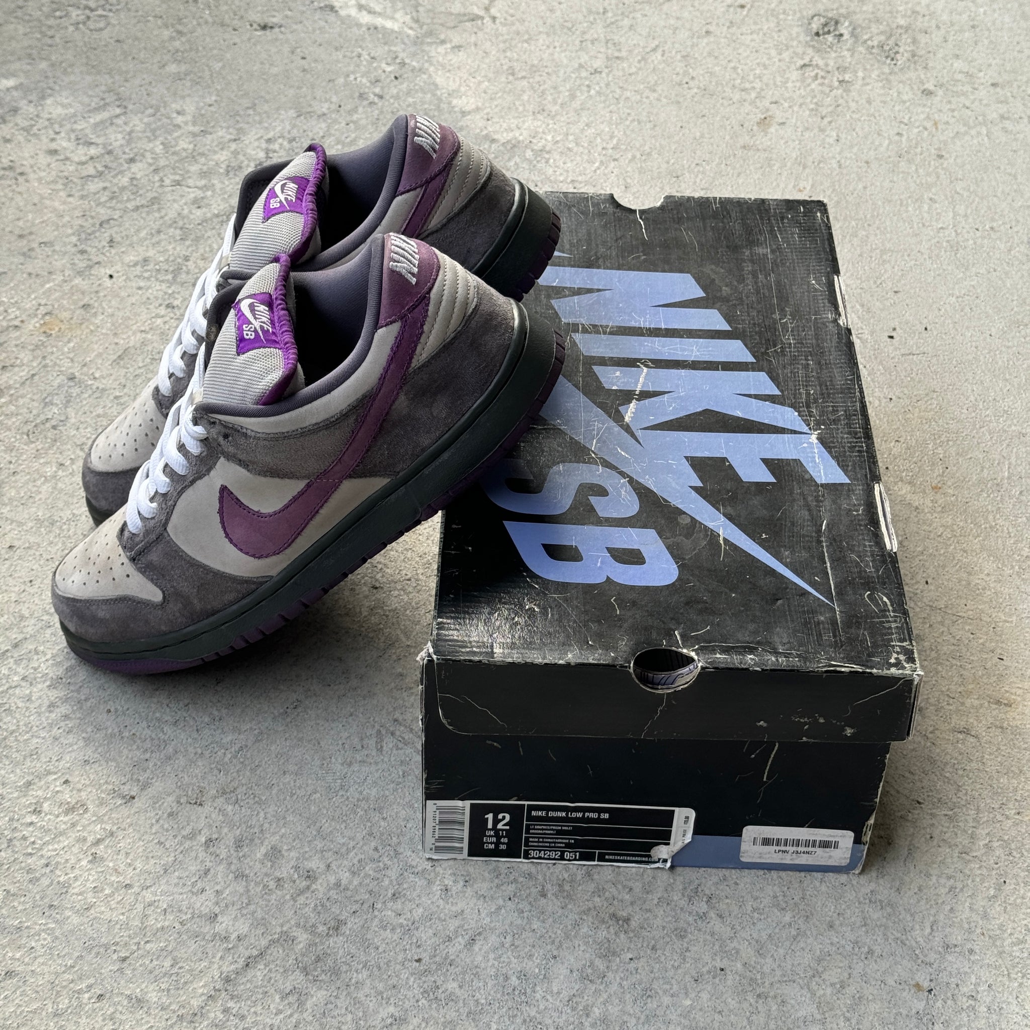 12 US - NIKE SB DUNK LOW PURPLE PIGEON W BOX 2006