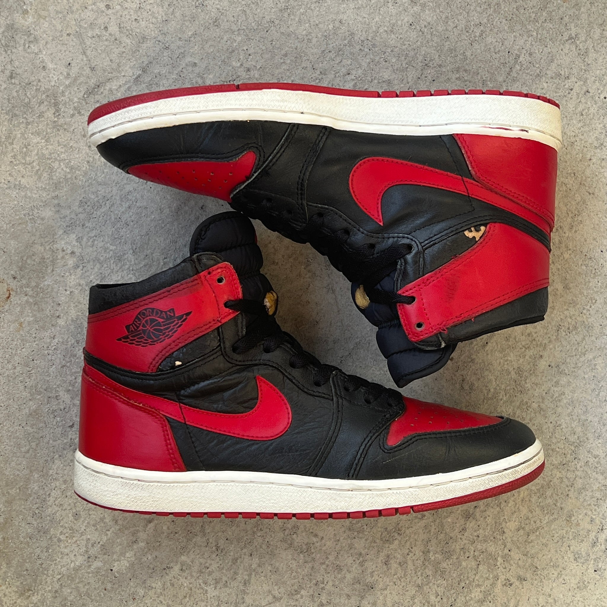 11 US - JORDAN 1 BLACK/RED 1985