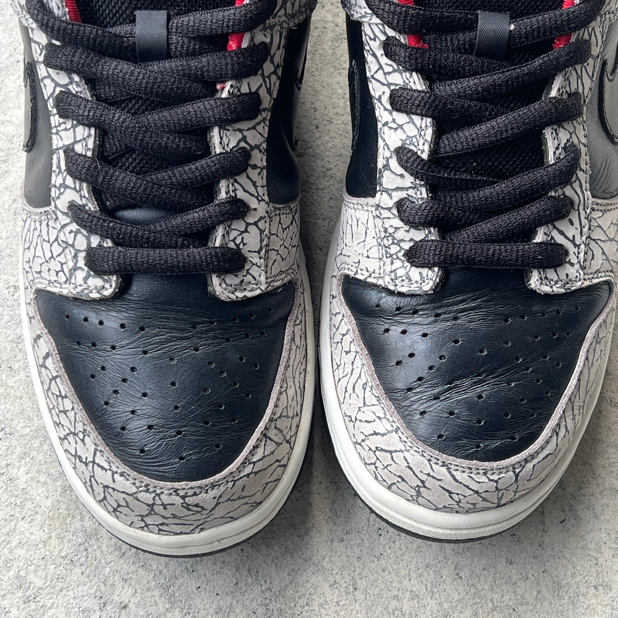10 US - NIKE SB DUNK LOW SUPREME BLACK CEMENT W BOX 2002
