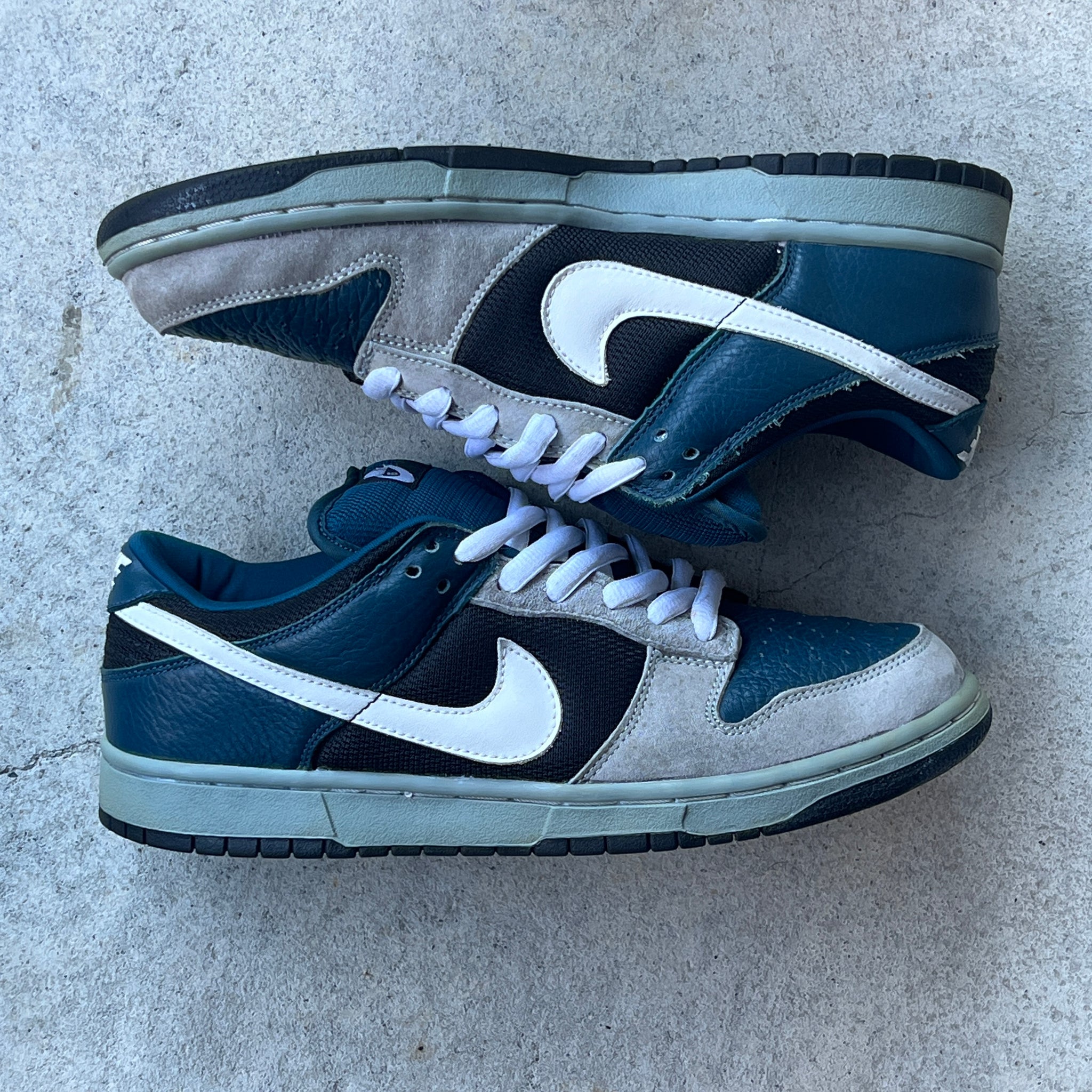 10 US - NIKE SB DUNK LOW FUTURA W BOX 2003