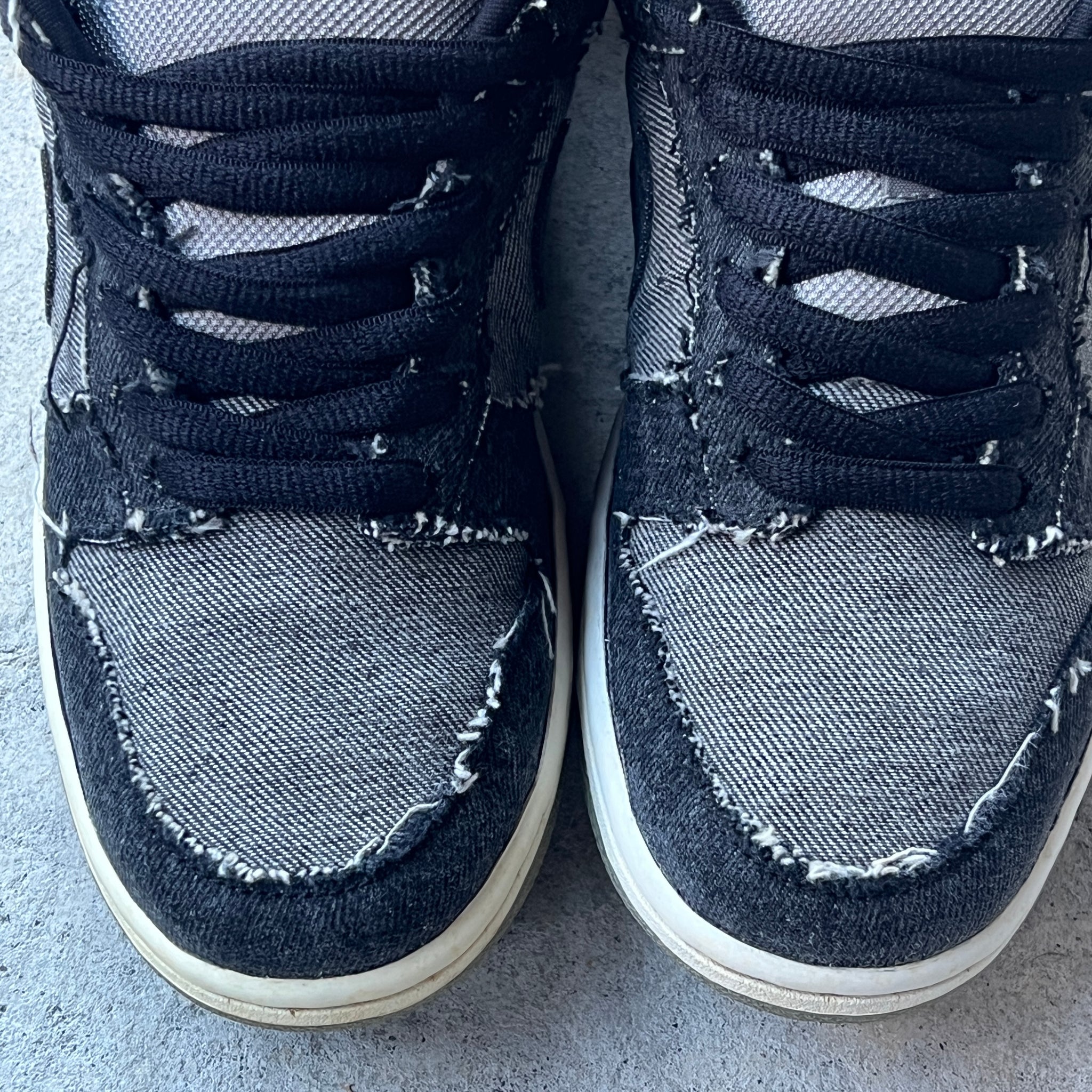 8 US - NIKE SB DUNK LOW MEDICOM 2 W BOX 2005