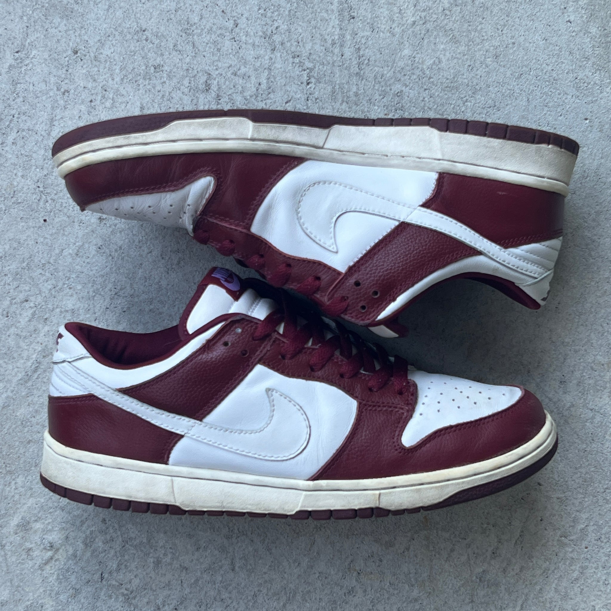 9.5 US - NIKE DUNK LOW TEAM RED W BOX 2003